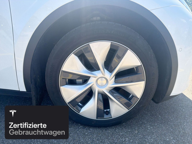 TESLA Model Y Long Range AWD-image-10