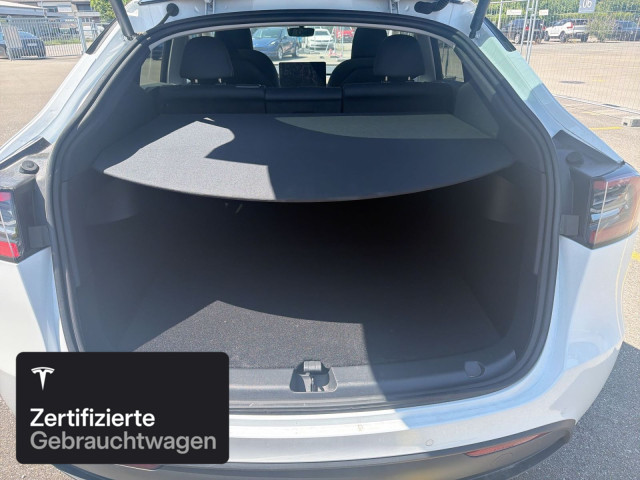 TESLA Model Y Long Range AWD-image-15