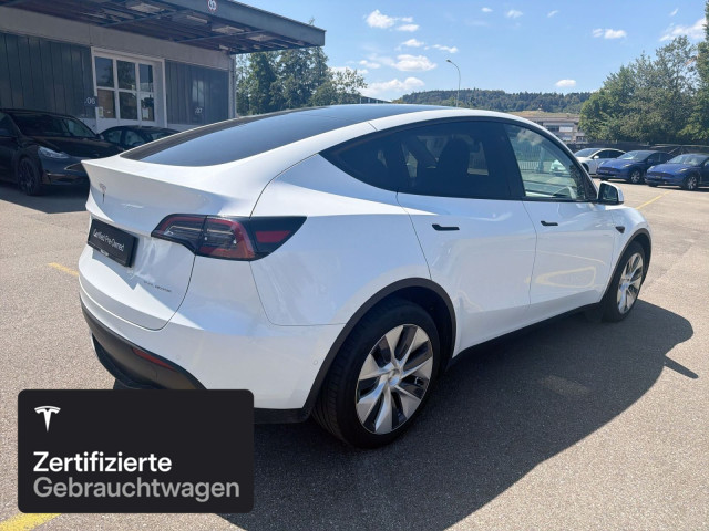 TESLA Model Y Long Range AWD-image-8