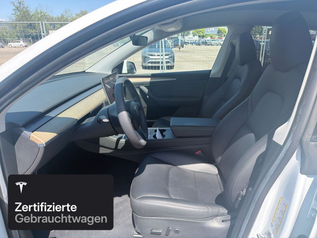 TESLA Model Y Long Range AWD-image-12