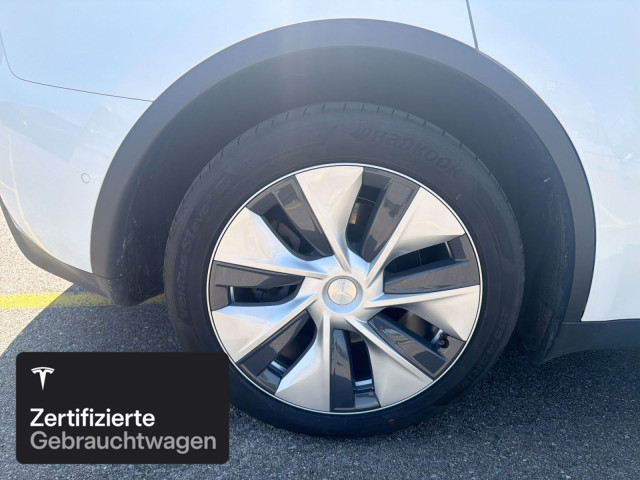 TESLA Model Y Long Range AWD-image-9