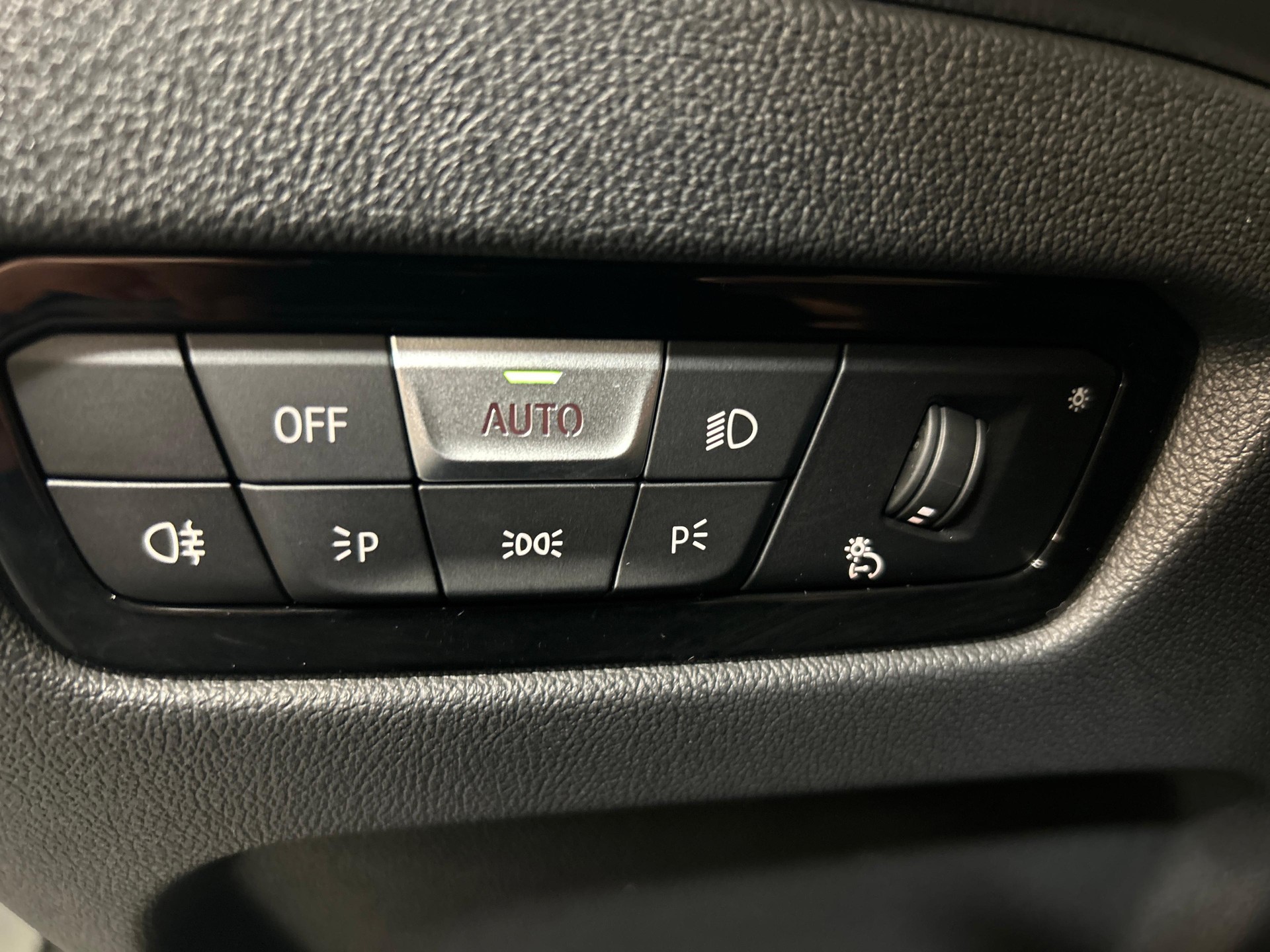 BMW 320d xDrive SAG Touring-image-15