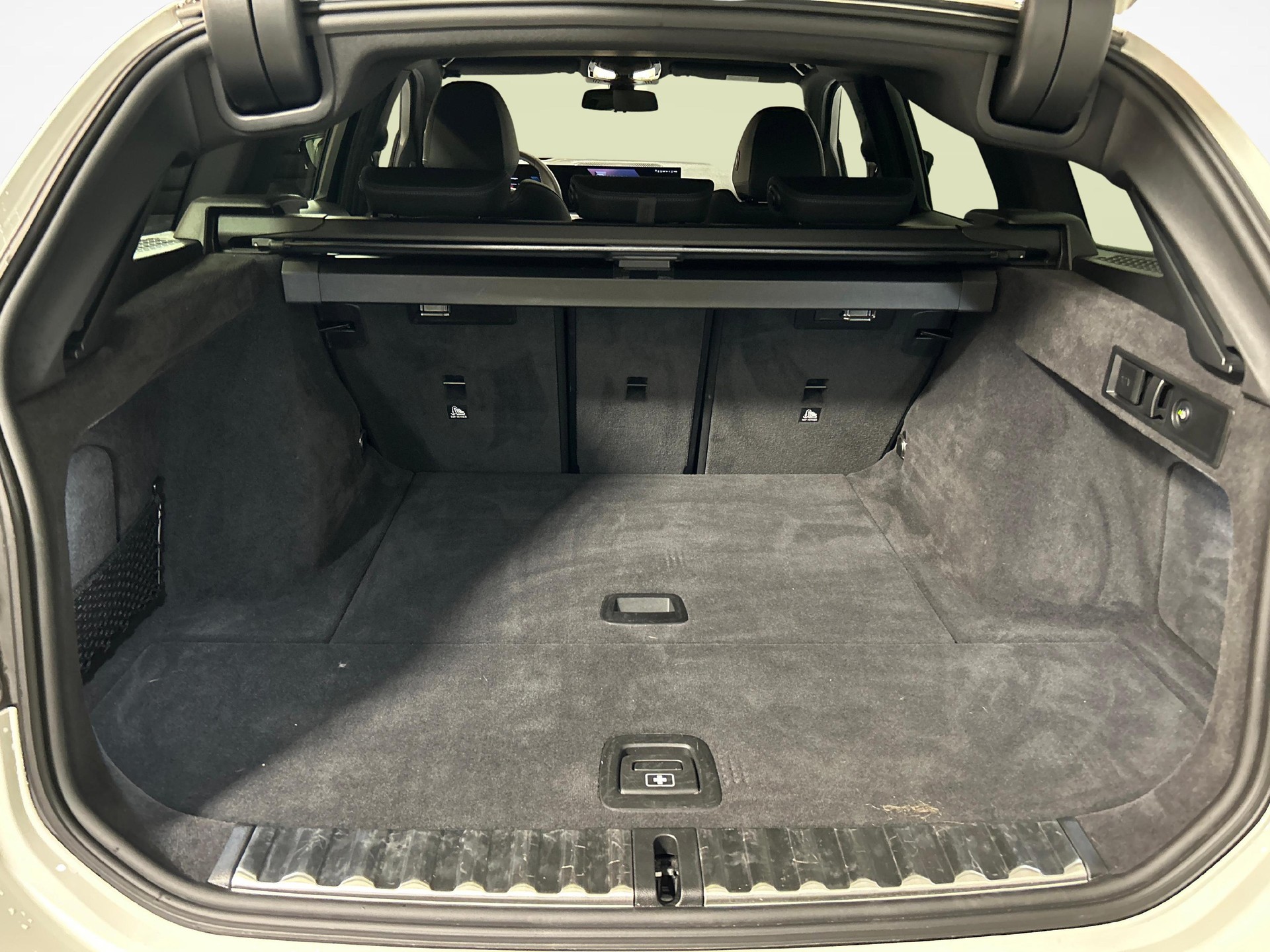 BMW 320d xDrive SAG Touring-image-11