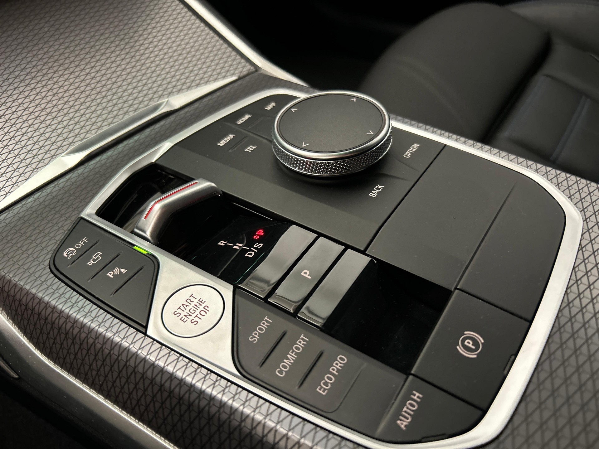 BMW 320d xDrive SAG Touring-image-13