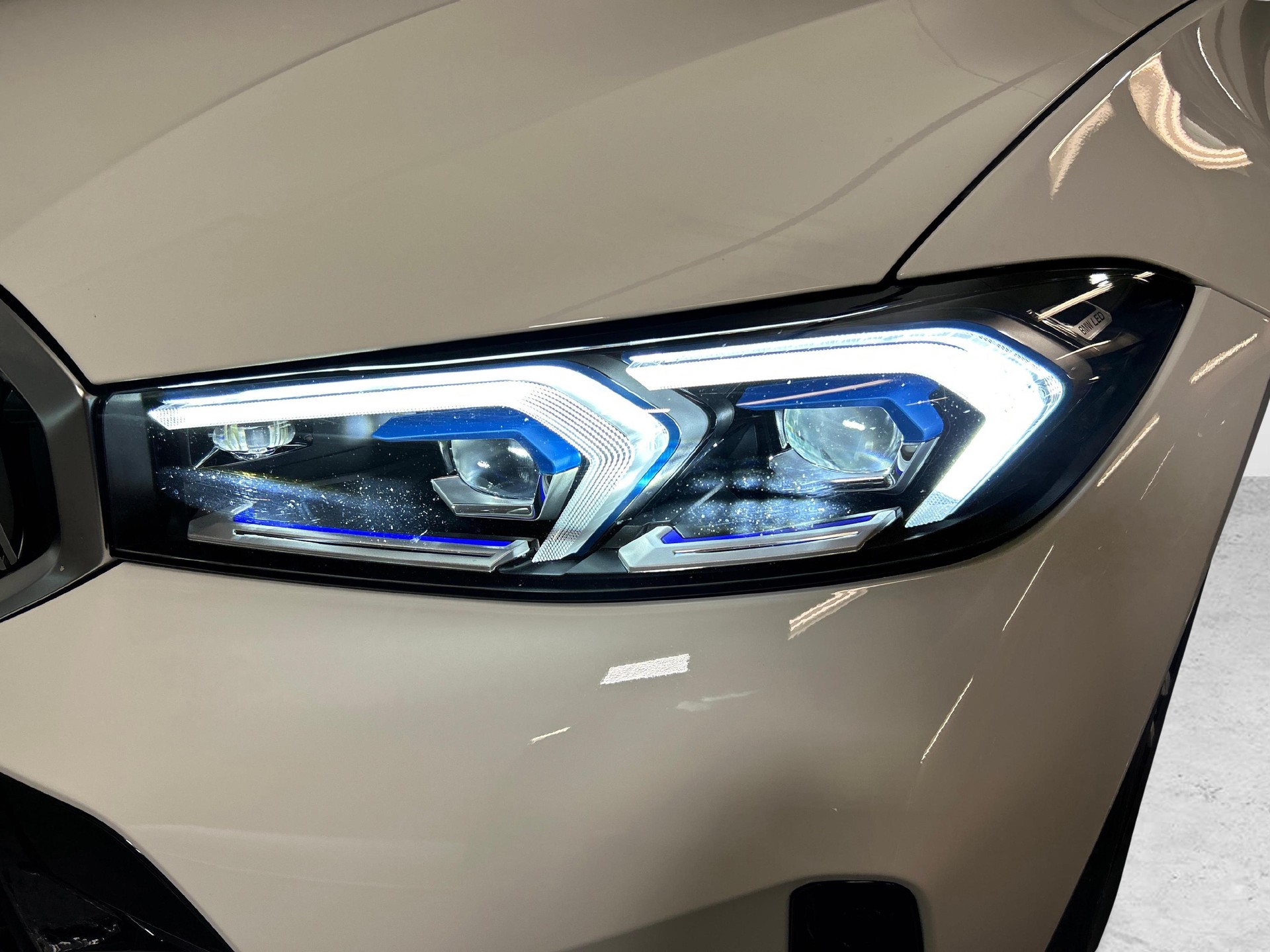 BMW 320d xDrive SAG Touring-image-16