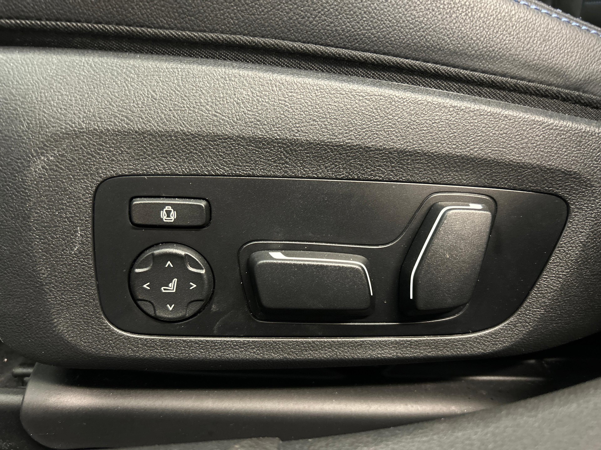 BMW 320d xDrive SAG Touring-image-14