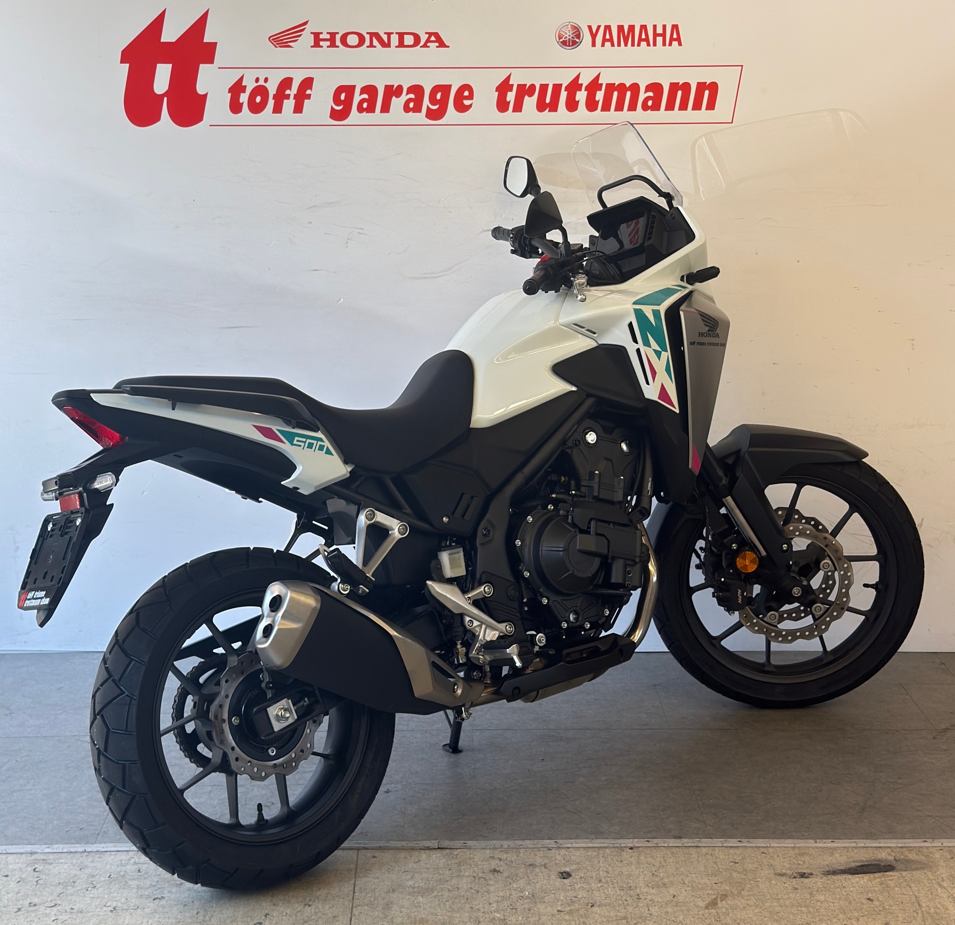 HONDA NX500 E-Clutch-showroom-element-3