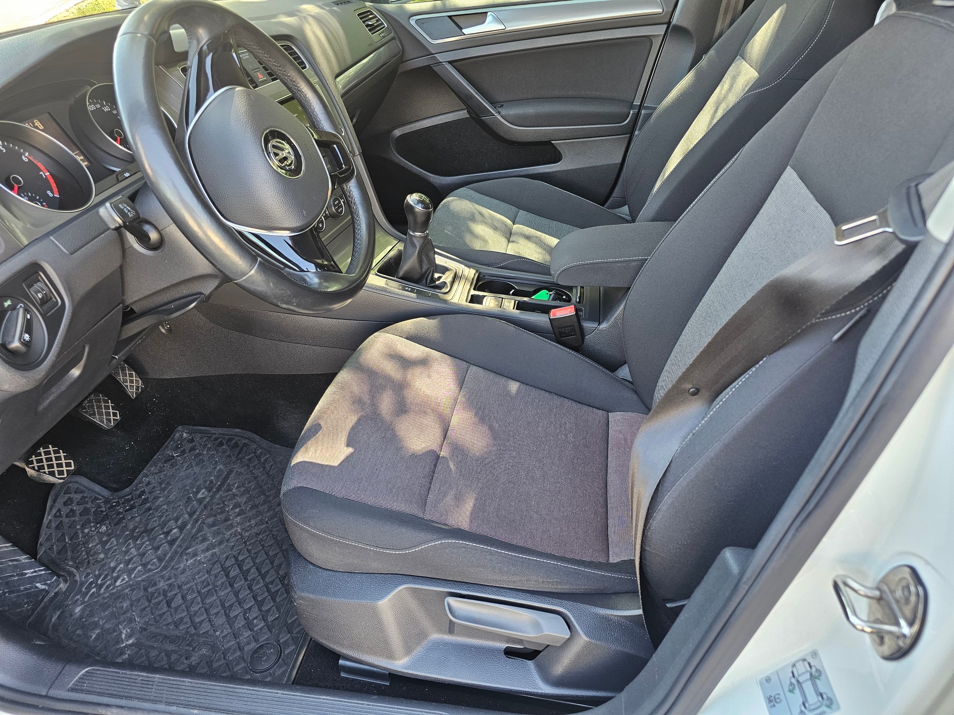 VW Golf 1.2 TSI Trendline-image-10