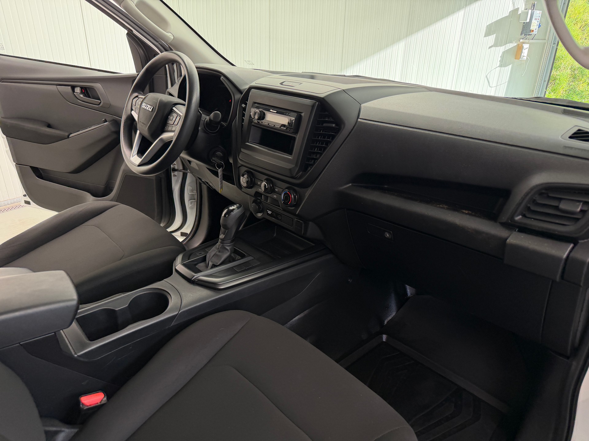 ISUZU D-MAX 1.9 CrewCab N60B 4x4 AT-image-21