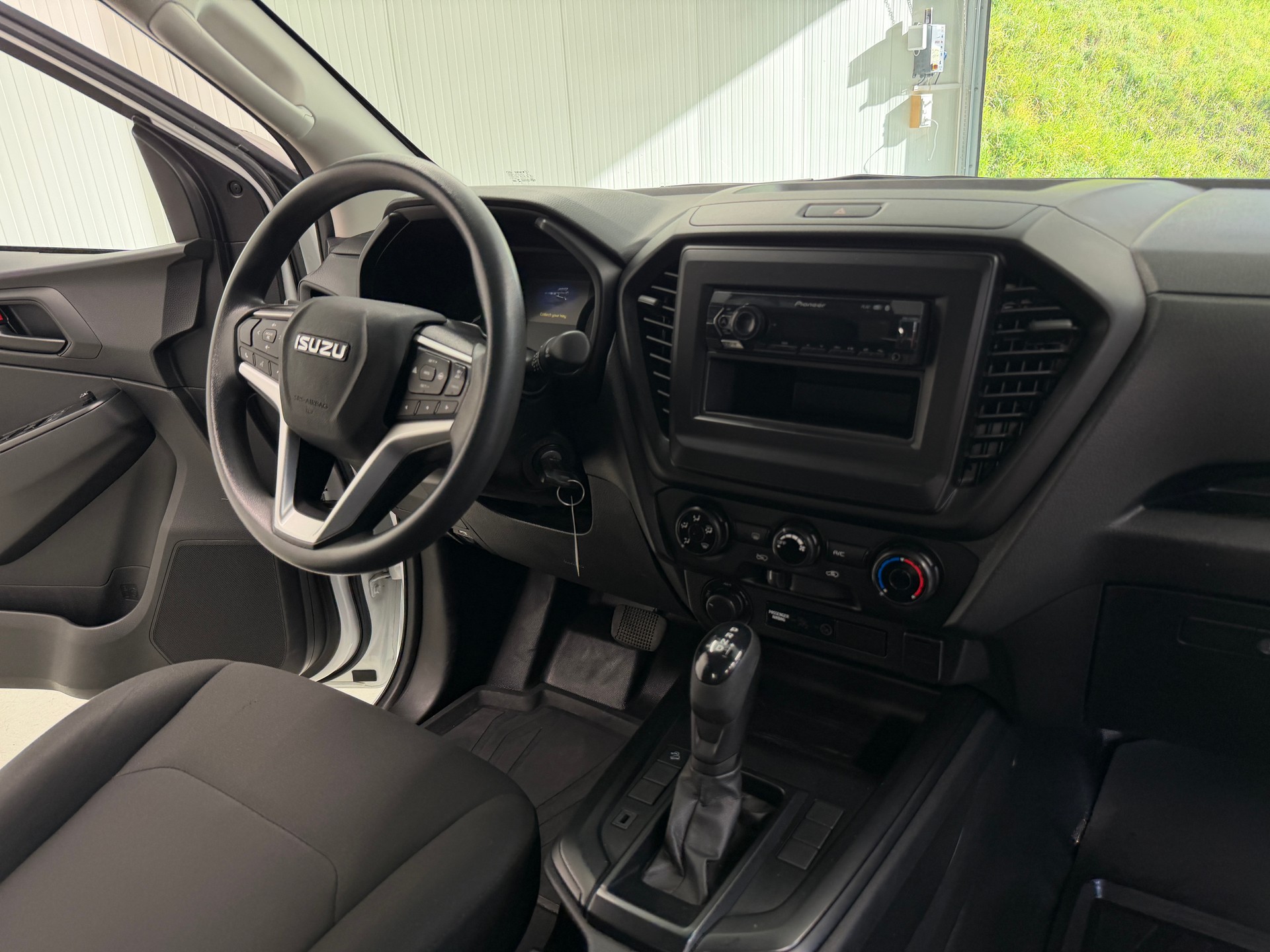 ISUZU D-MAX 1.9 CrewCab N60B 4x4 AT-image-22