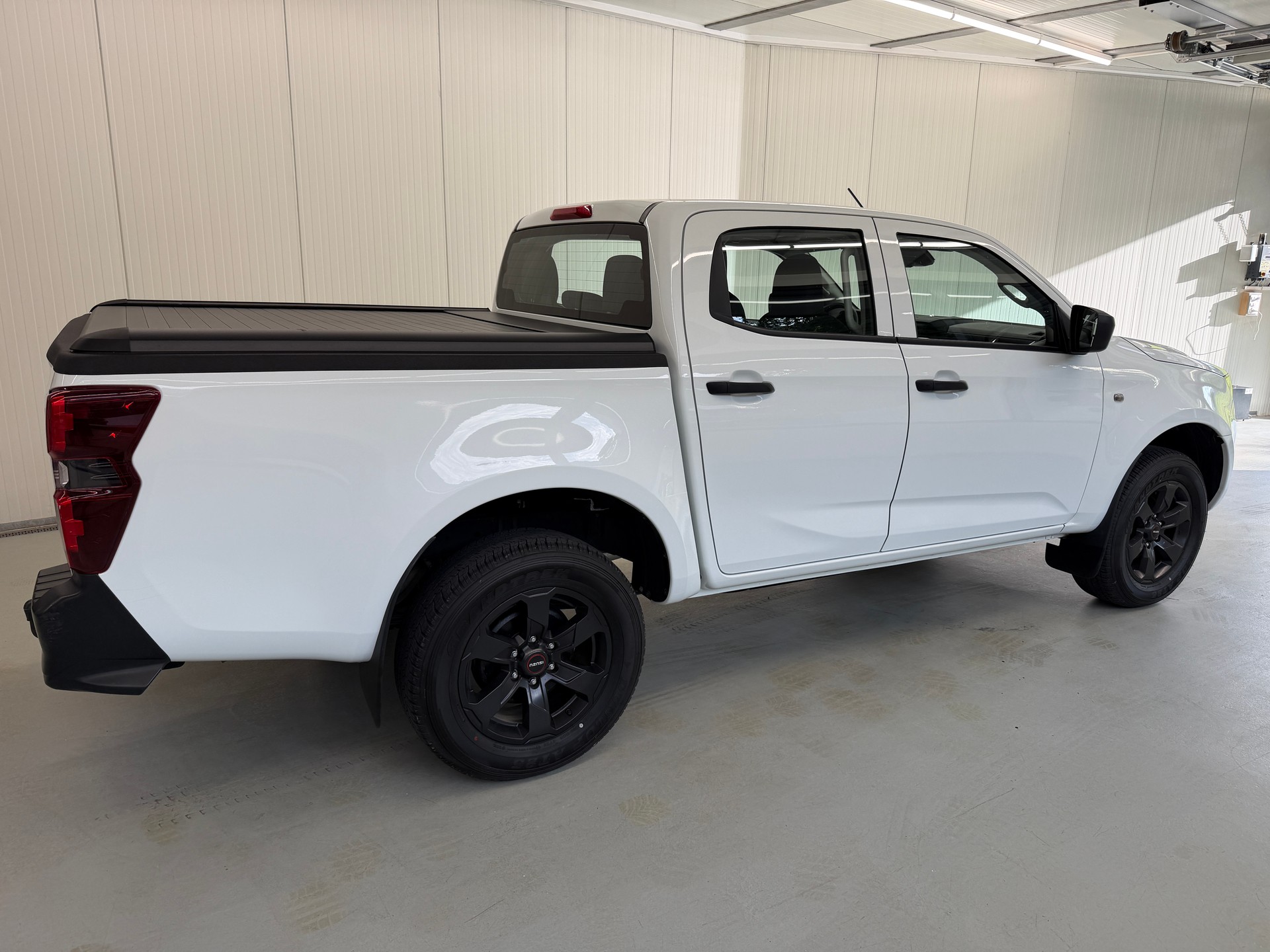 ISUZU D-MAX 1.9 CrewCab N60B 4x4 AT-image-2