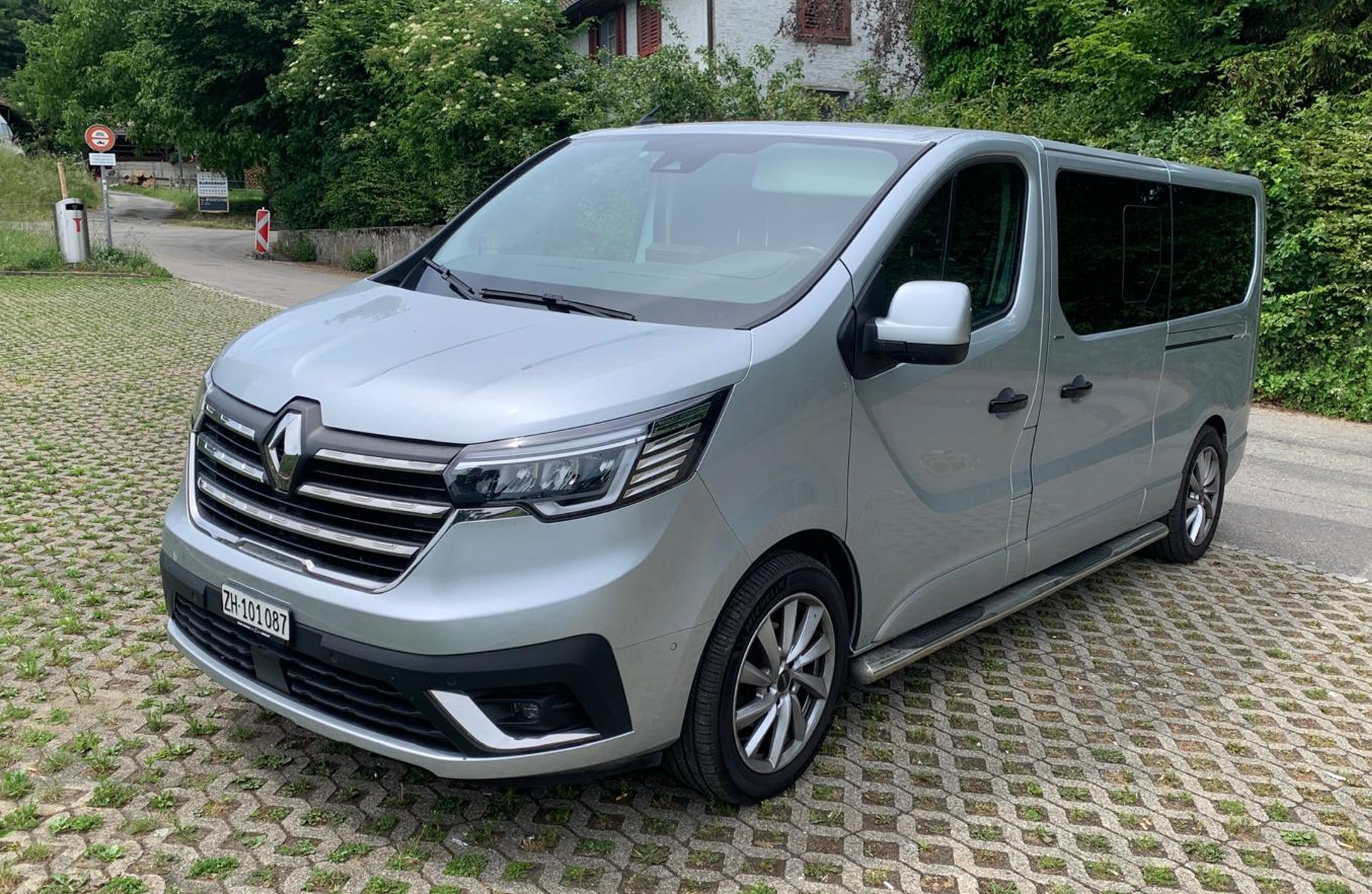 RENAULT Grand Spaceclass 2.0 dCi Blue 170-image-0