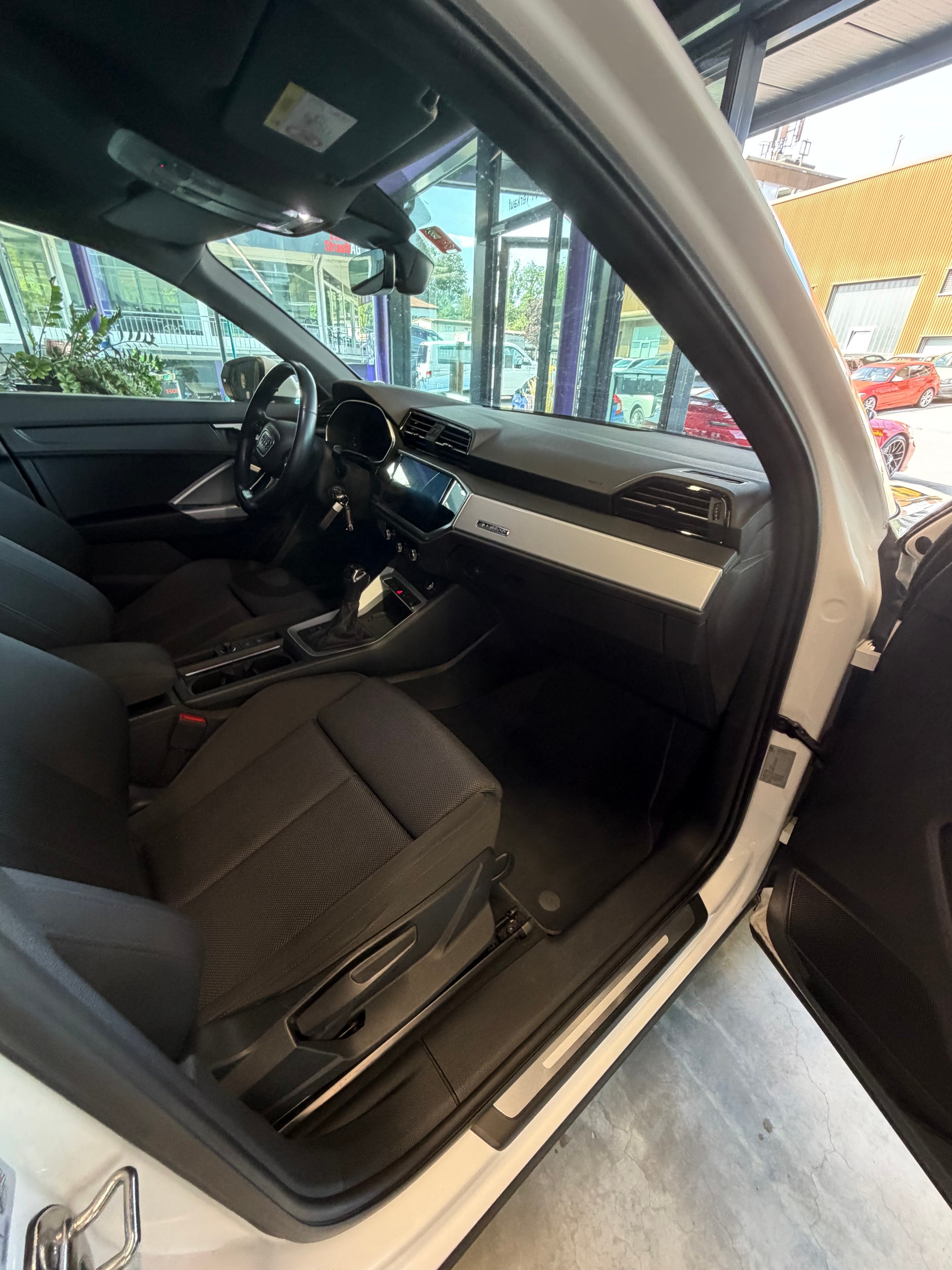 AUDI Q3 35 TDI advanced Attraction quattro S-tronic-image-2