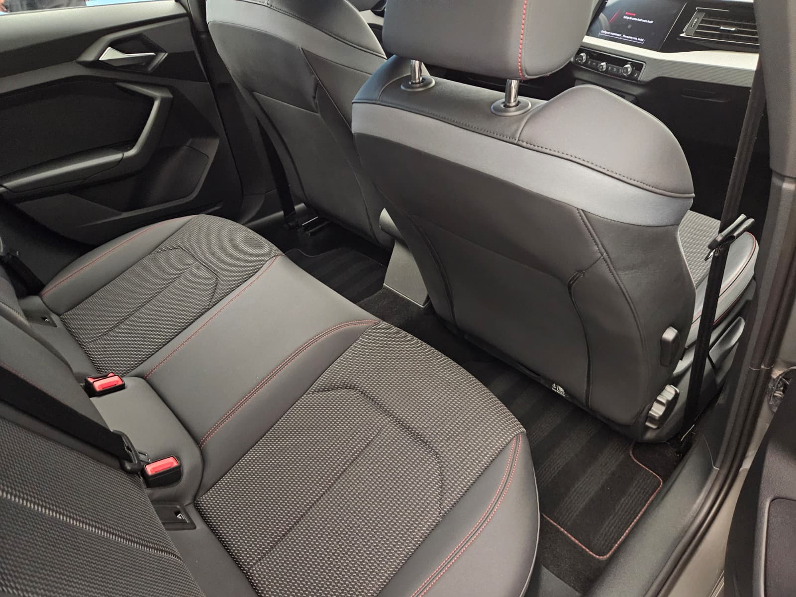 AUDI A1 Sportback 30 TFSI S Line Attraction S-tronic-image-13