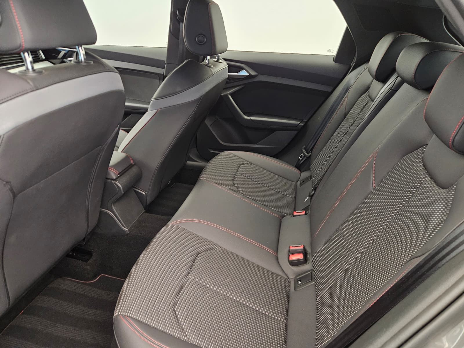 AUDI A1 Sportback 30 TFSI S Line Attraction S-tronic-image-12