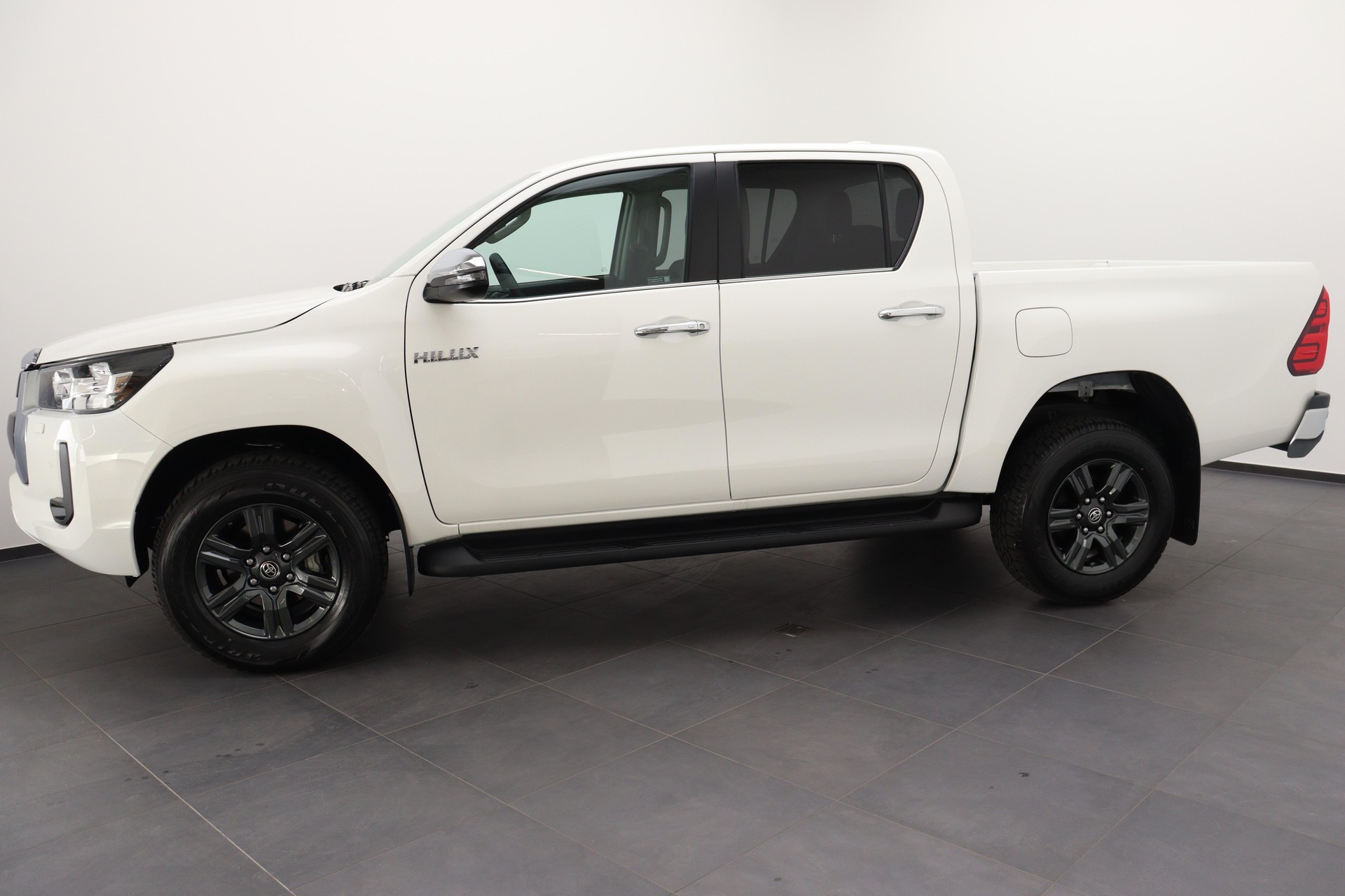 TOYOTA Hilux Double Cab.-Pick-up 2.8 D-4D MHEV 204 Style-image-2
