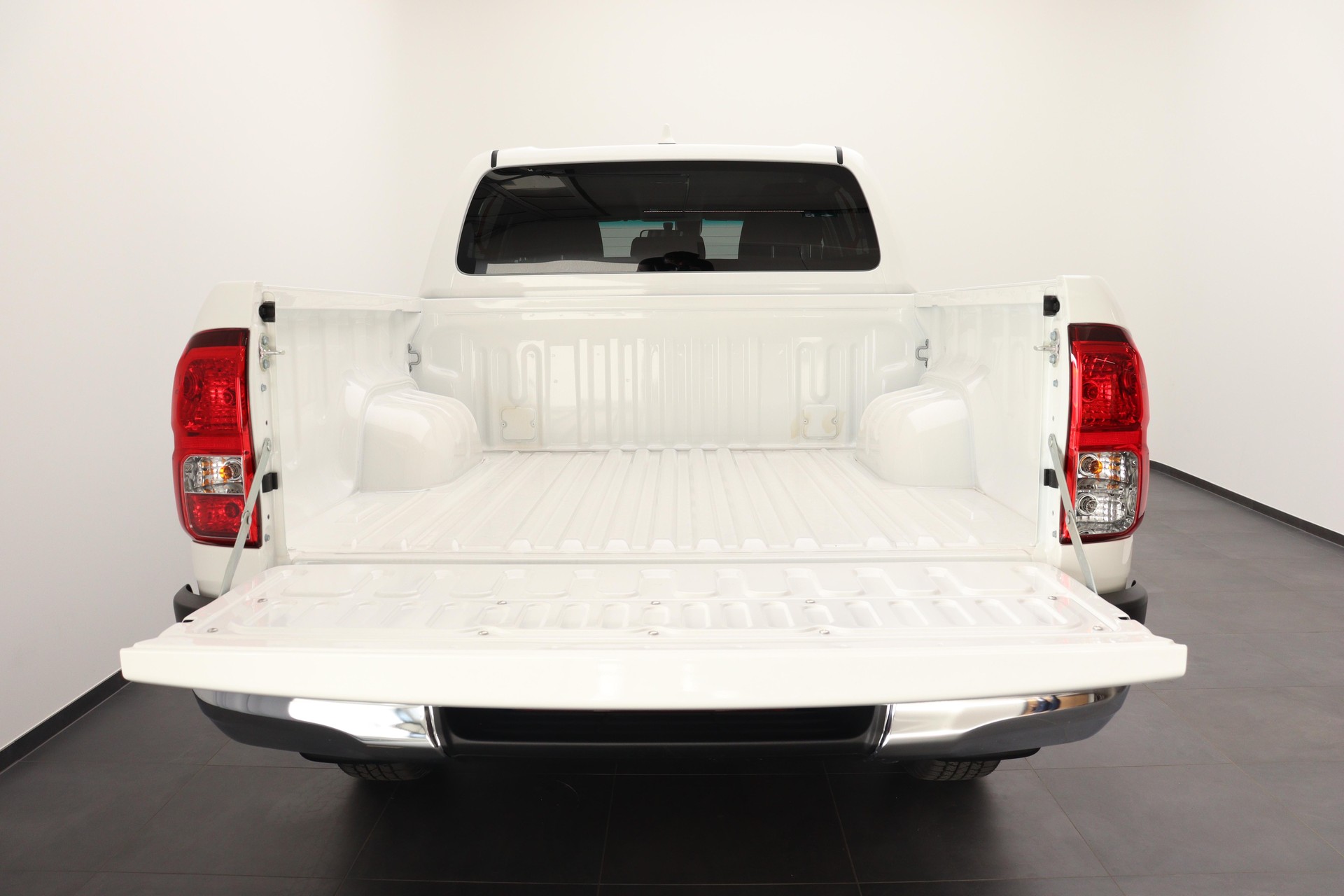 TOYOTA Hilux Double Cab.-Pick-up 2.8 D-4D MHEV 204 Style-image-6
