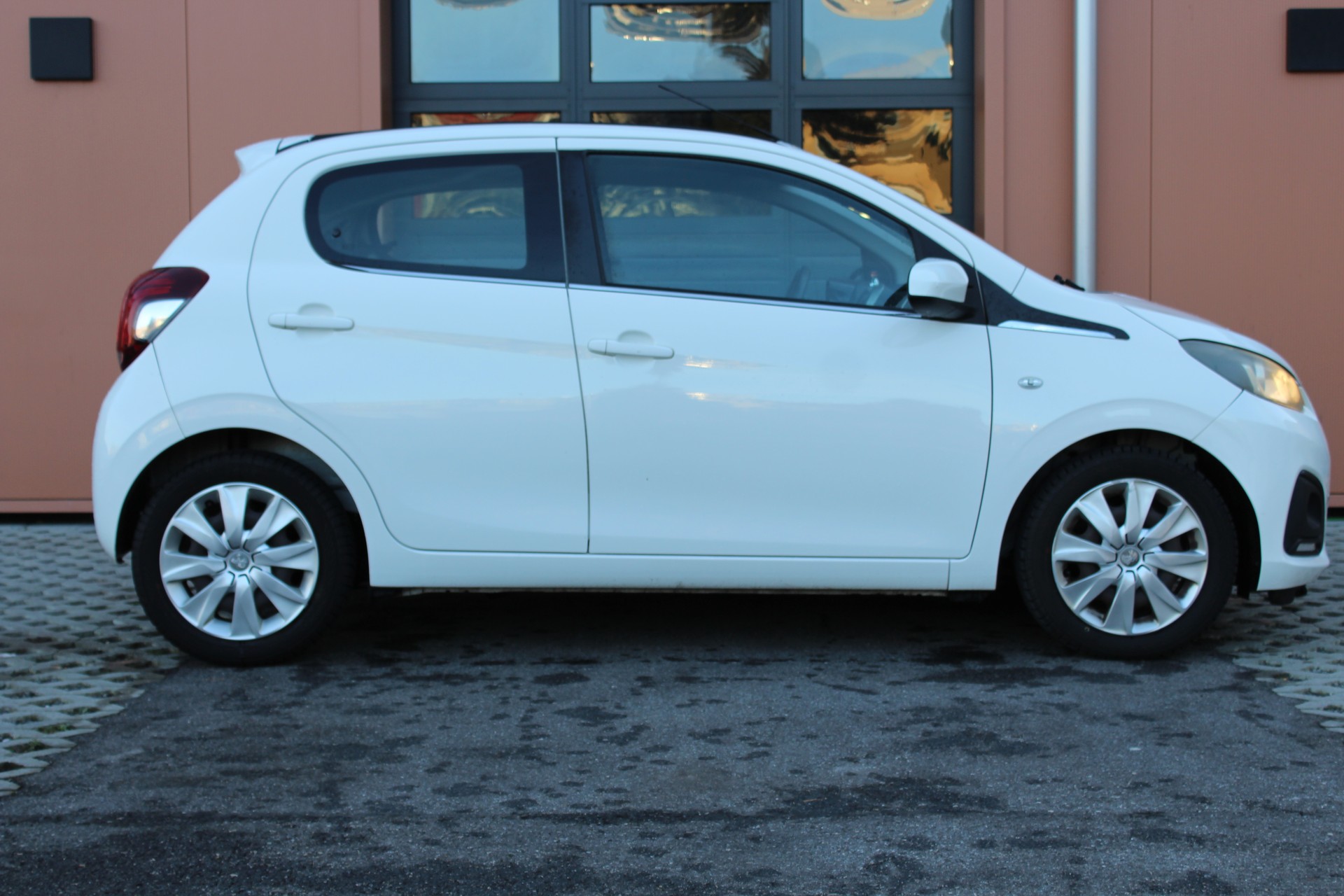 PEUGEOT 108 1.2 VTi Active Top-image-2