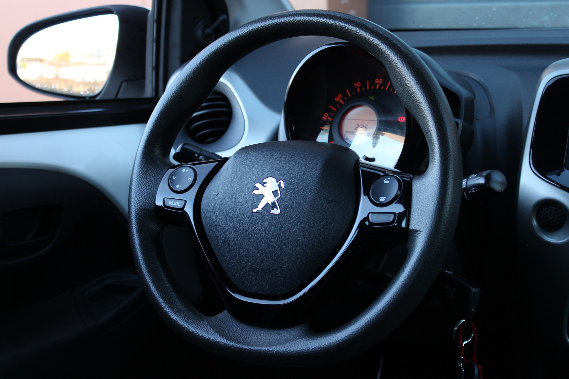 PEUGEOT 108 1.2 VTi Active Top-image-8