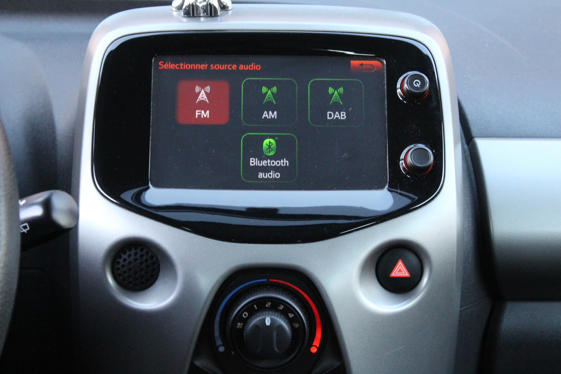 PEUGEOT 108 1.2 VTi Active Top-image-11