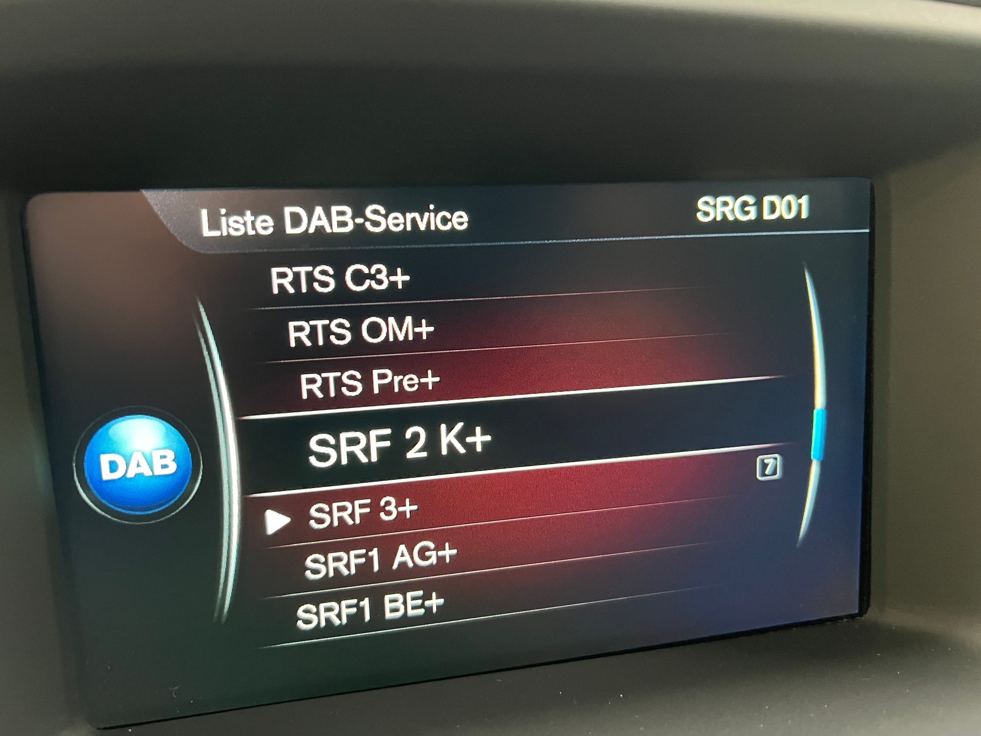 VOLVO V60 D6 AWD Plug-in Hybrid Momentum R-Design-image-18