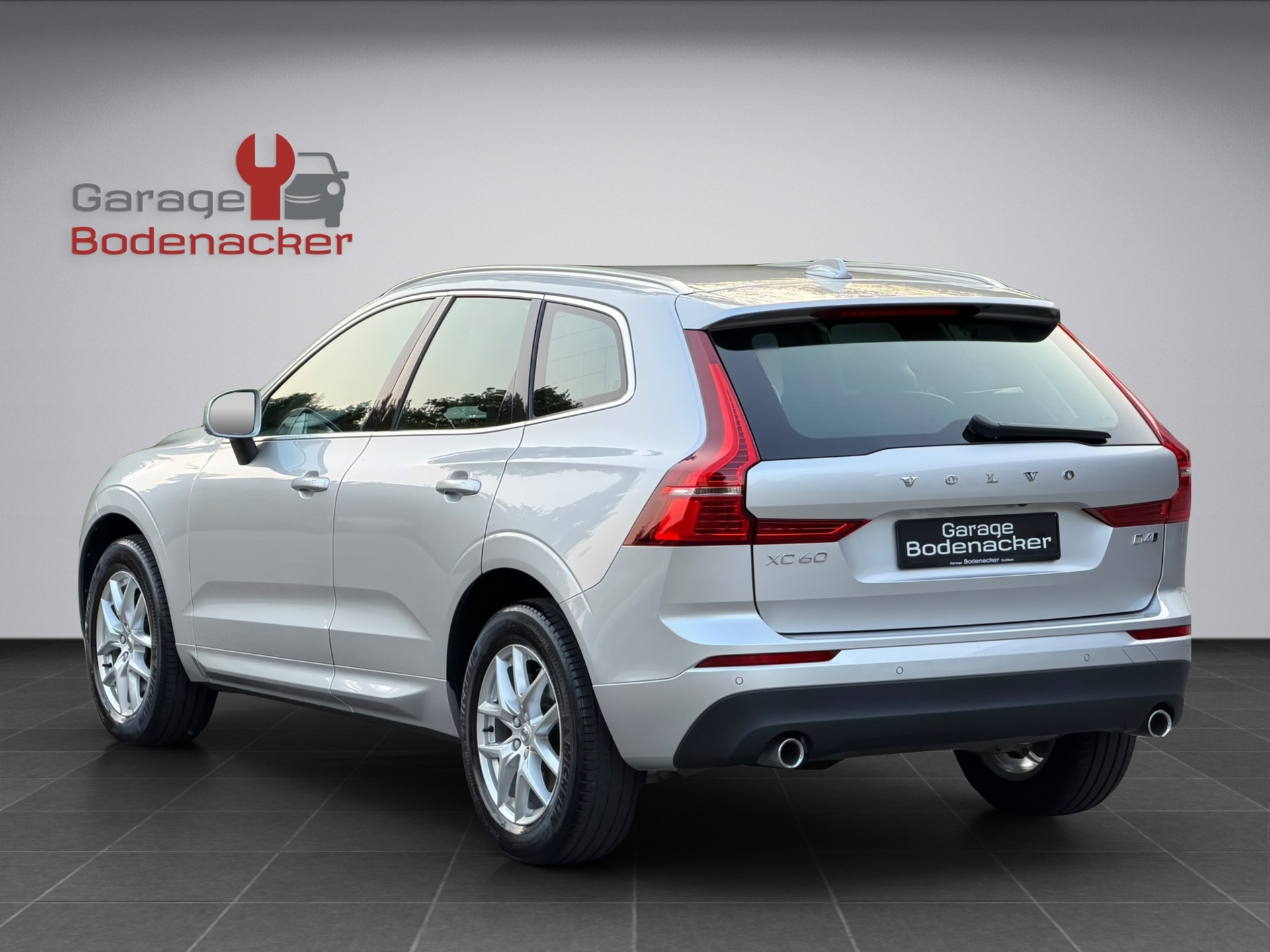 VOLVO XC60 D4 AWD Momentum Geartronic * 190PS *-image-3