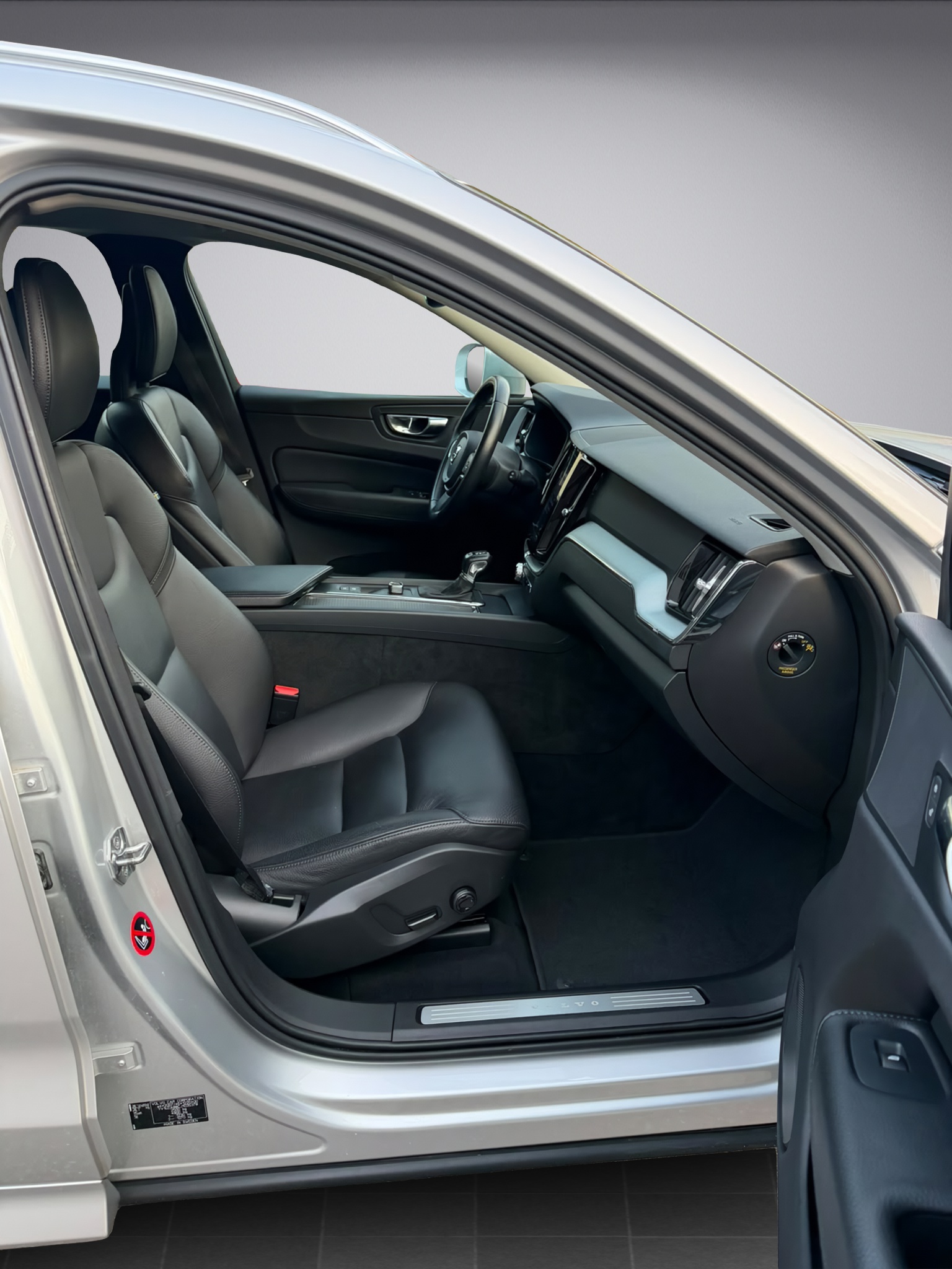 VOLVO XC60 D4 AWD Momentum Geartronic * 190PS *-image-12