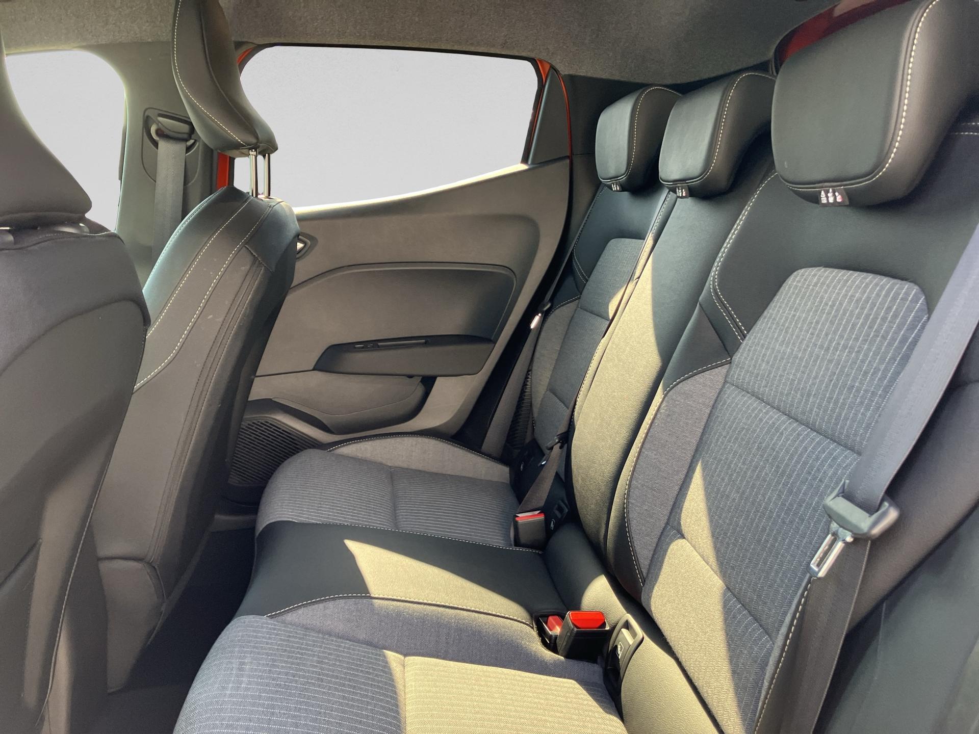 RENAULT Clio 1.6 E-Tech Techno-image-14