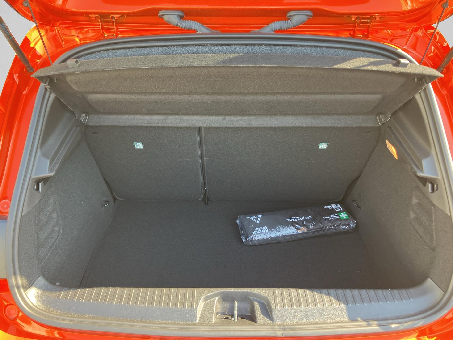 RENAULT Clio 1.6 E-Tech Techno-image-15