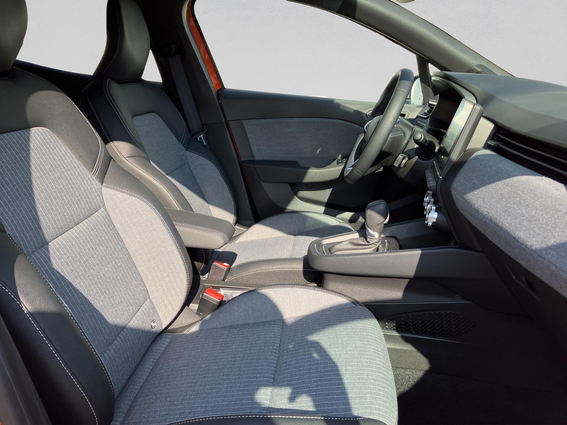 RENAULT Clio 1.6 E-Tech Techno-image-16