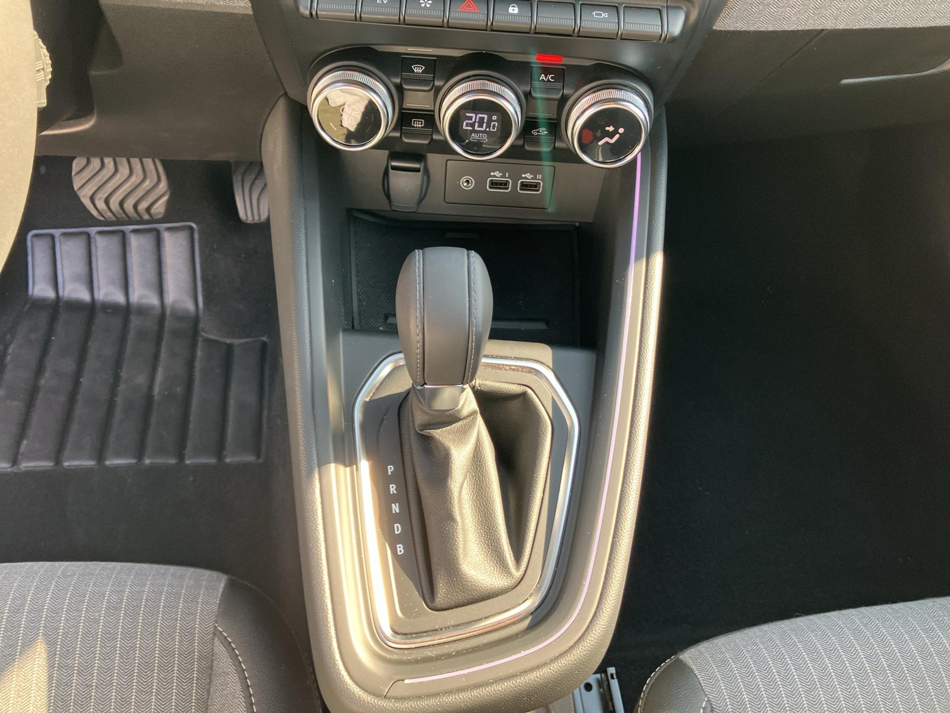 RENAULT Clio 1.6 E-Tech Techno-image-11