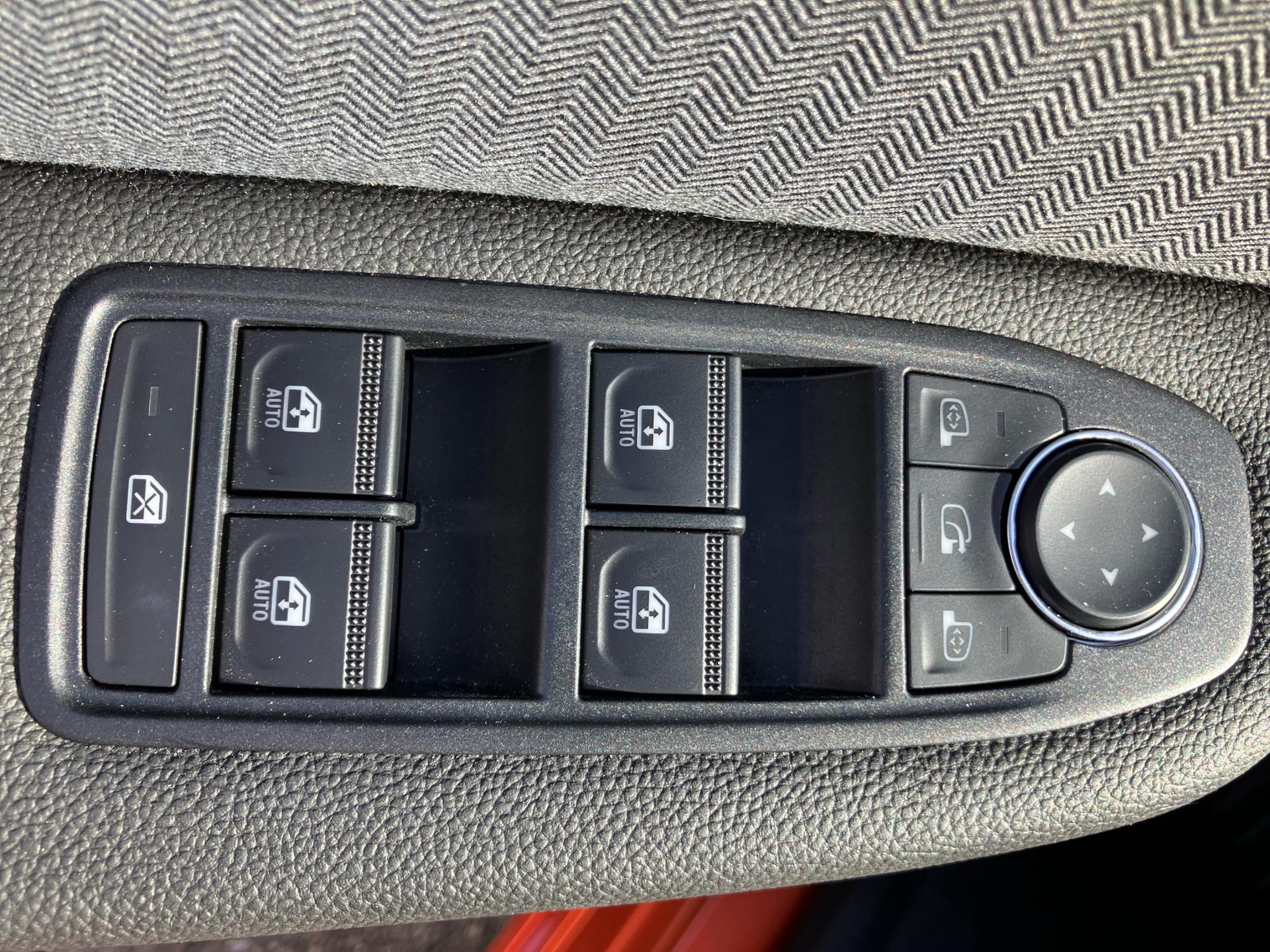 RENAULT Clio 1.6 E-Tech Techno-image-18