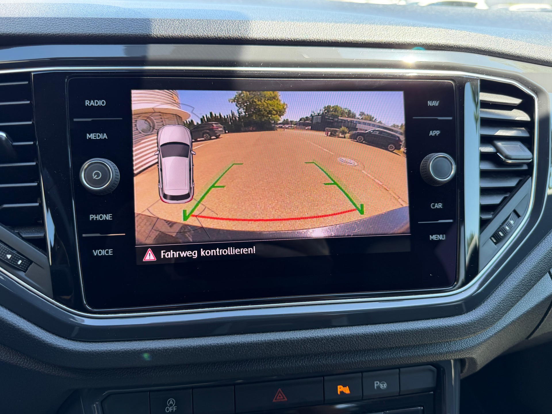 VW T-Roc 2.0 TDI SCR Sport DSG 4Motion-image-5