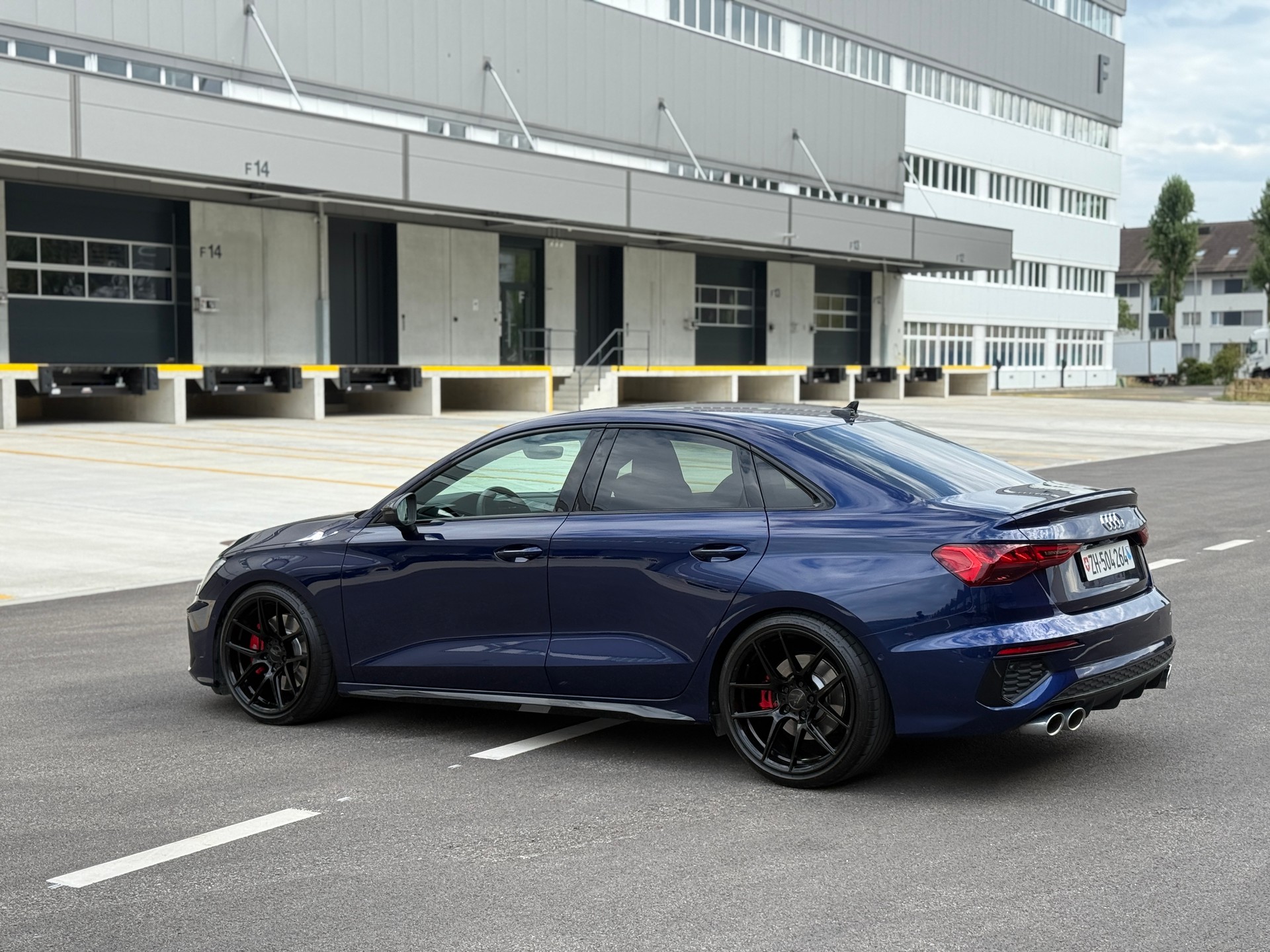 AUDI S3 Limousine 2.0 TFSI quattro S-Tronic-image-2