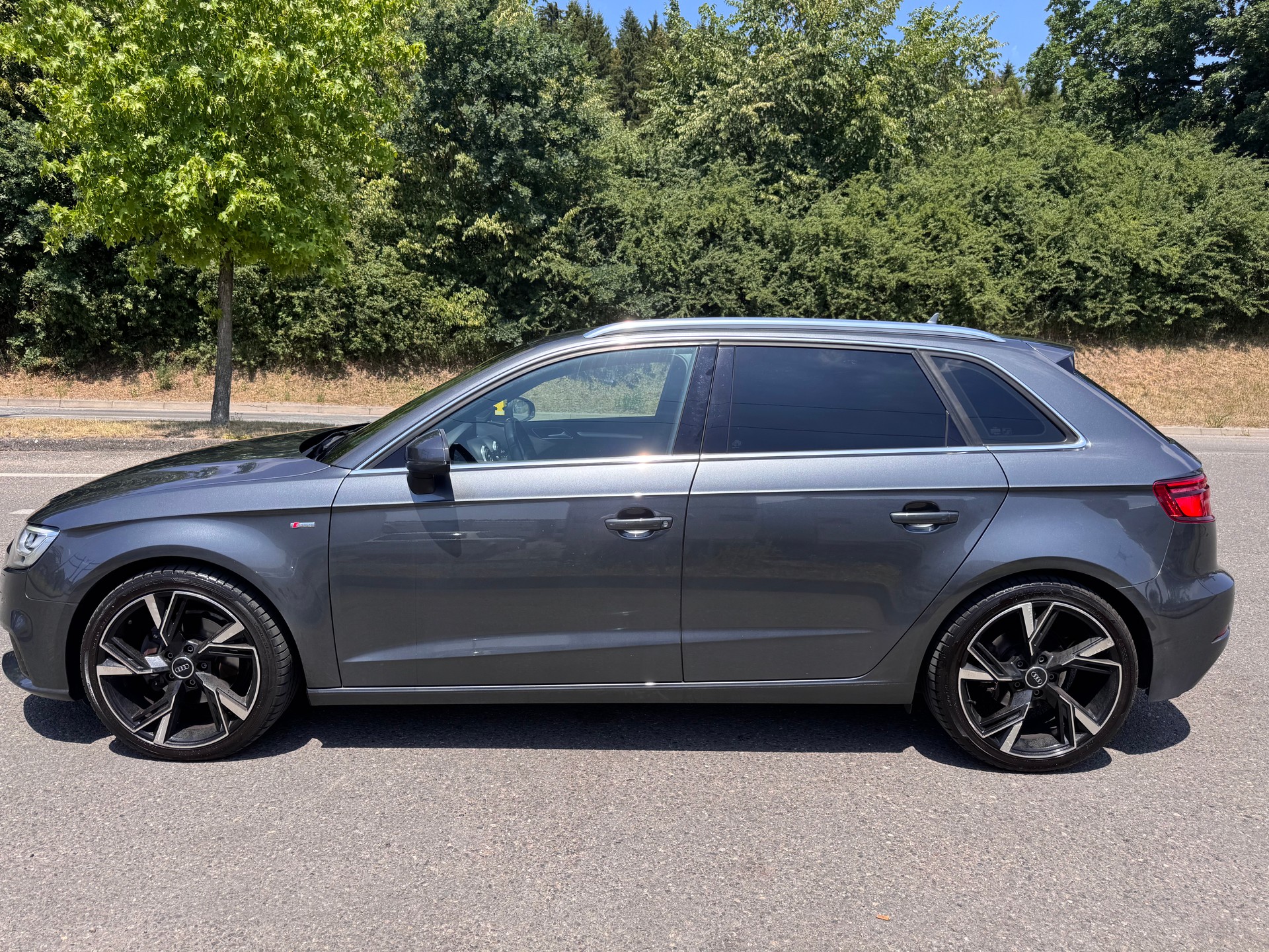 AUDI A3 Sportback 2.0 TDI Design S-tronic-image-3