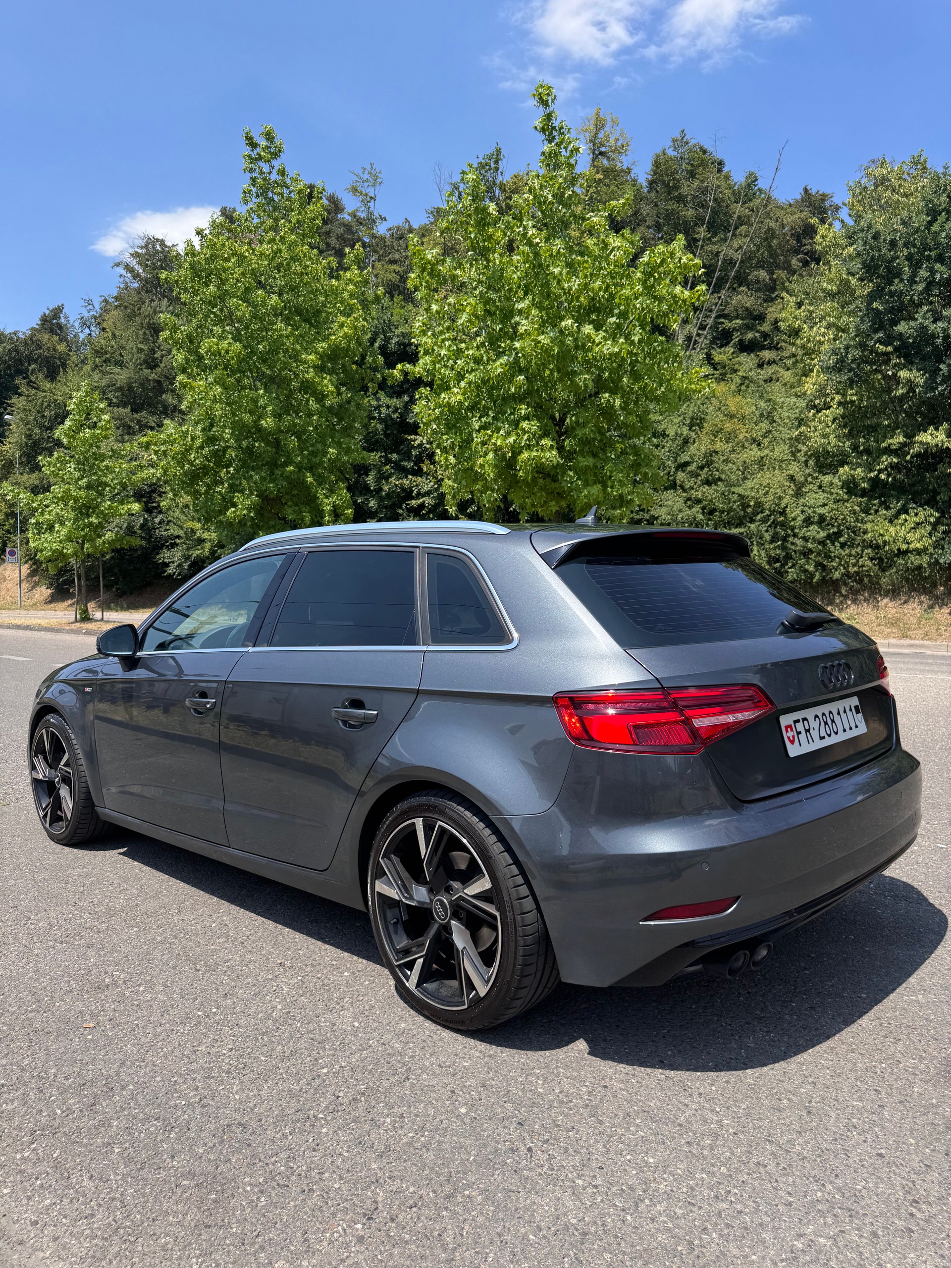 AUDI A3 Sportback 2.0 TDI Design S-tronic-image-4
