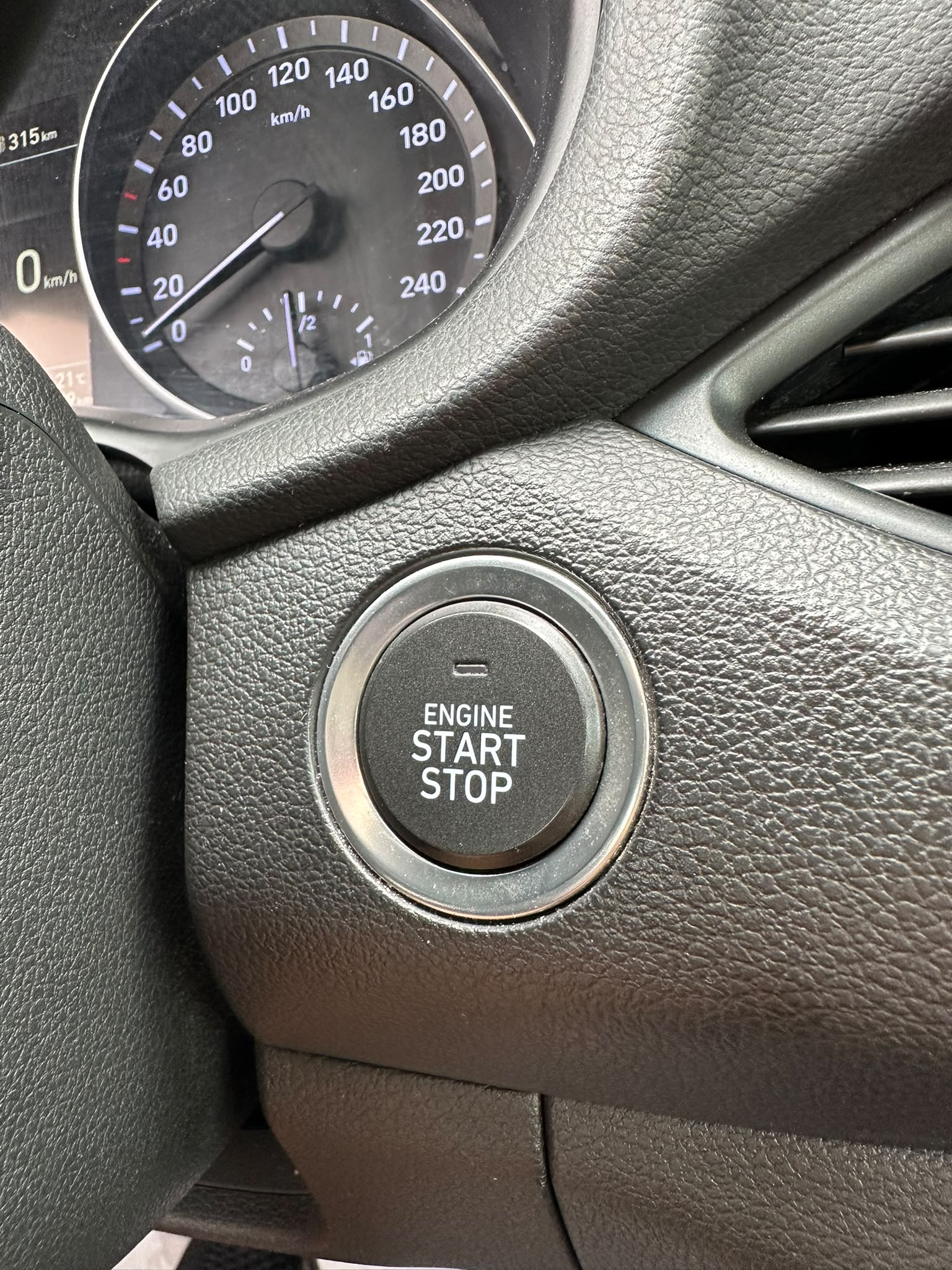 HYUNDAI i30 1.6 CRDi Launch Plus-image-12