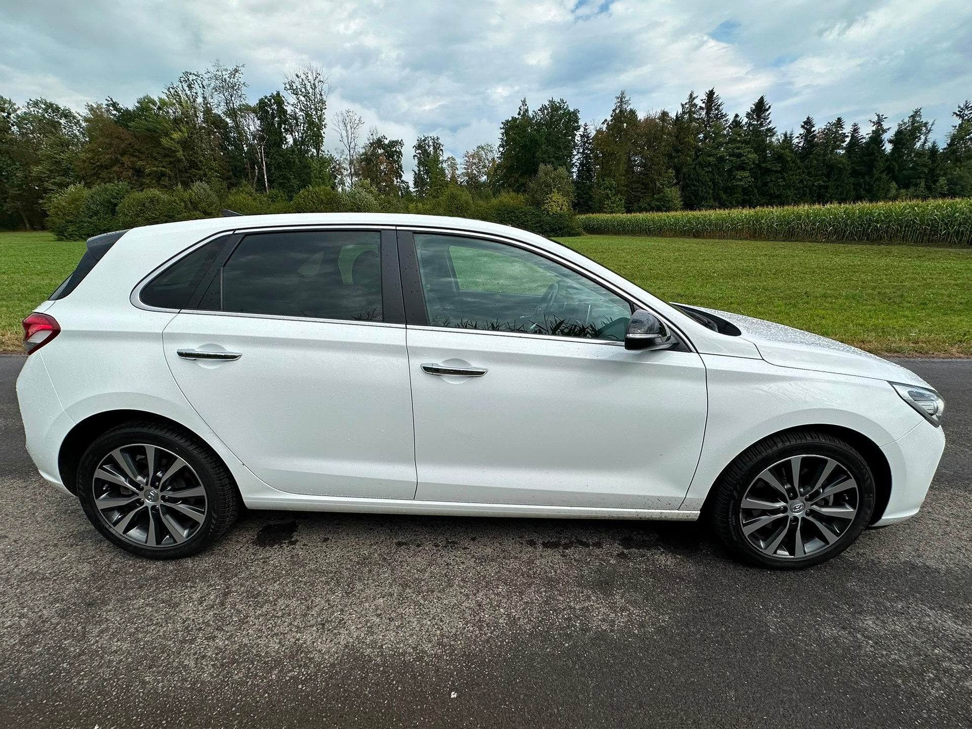 HYUNDAI i30 1.6 CRDi Launch Plus-showroom-element-3