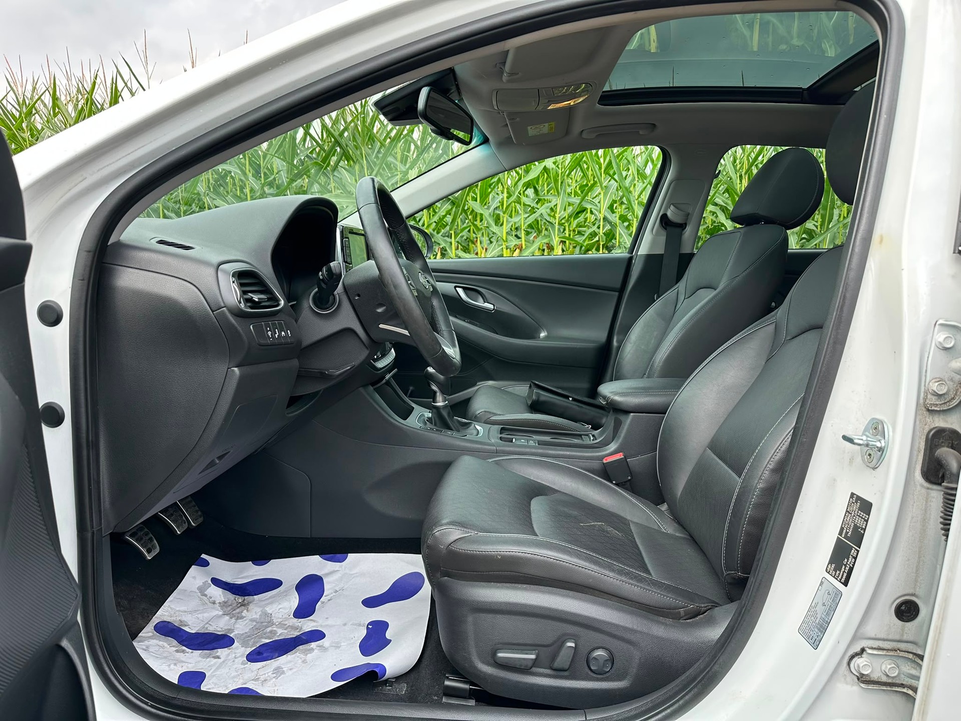 HYUNDAI i30 1.6 CRDi Launch Plus-image-9