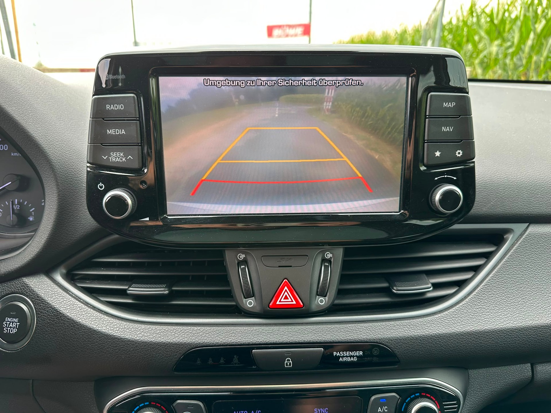 HYUNDAI i30 1.6 CRDi Launch Plus-image-16