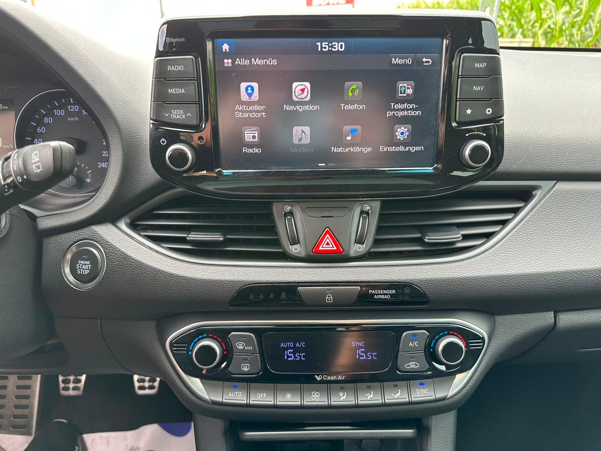 HYUNDAI i30 1.6 CRDi Launch Plus-image-17