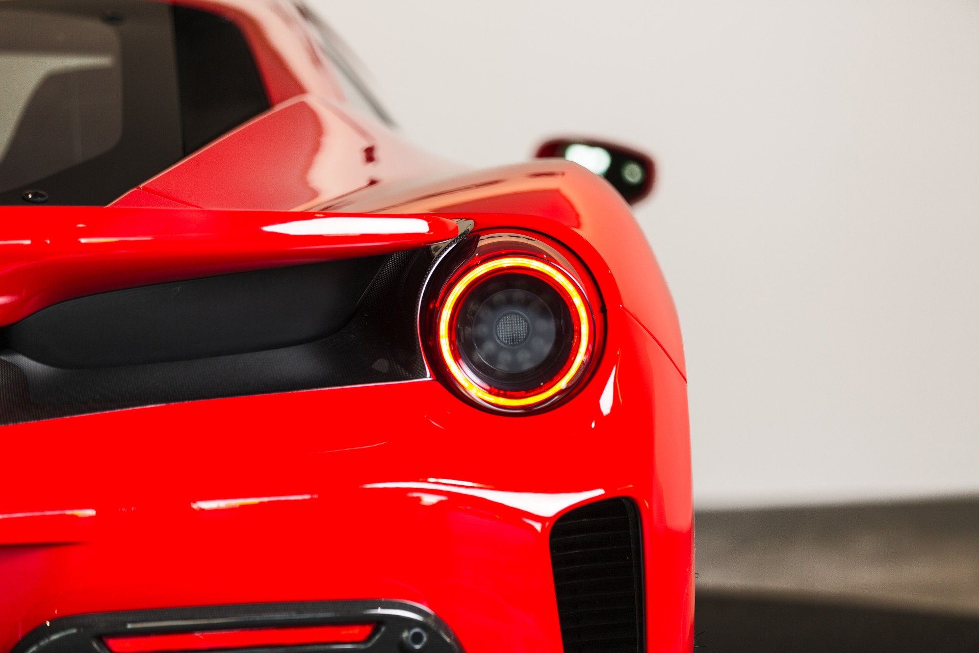 FERRARI 488 Pista 3.9 V8-image-8