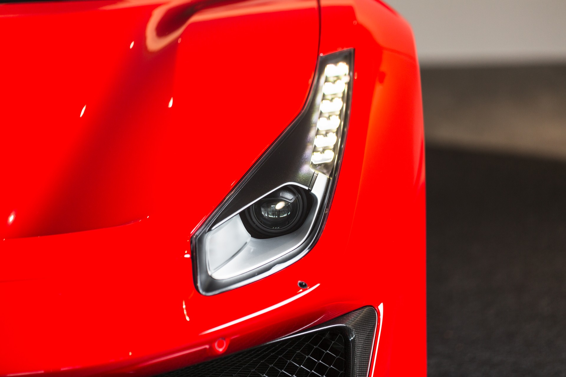 FERRARI 488 Pista 3.9 V8-image-11