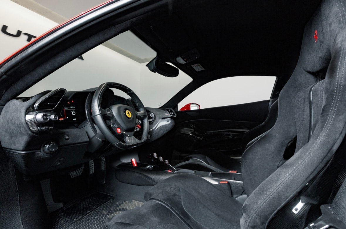 FERRARI 488 Pista 3.9 V8-image-13