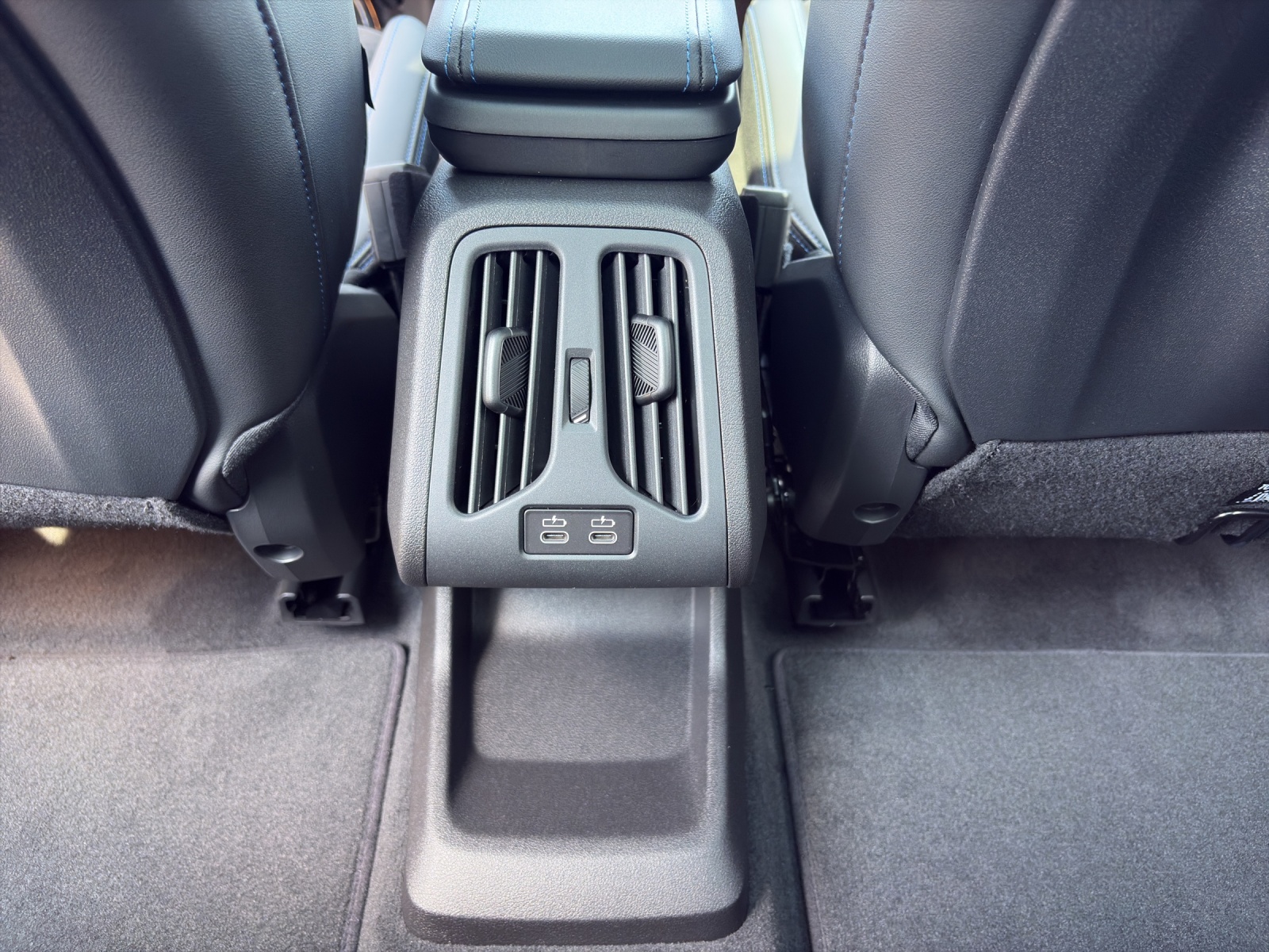 BMW iX1 xDrive30-image-18