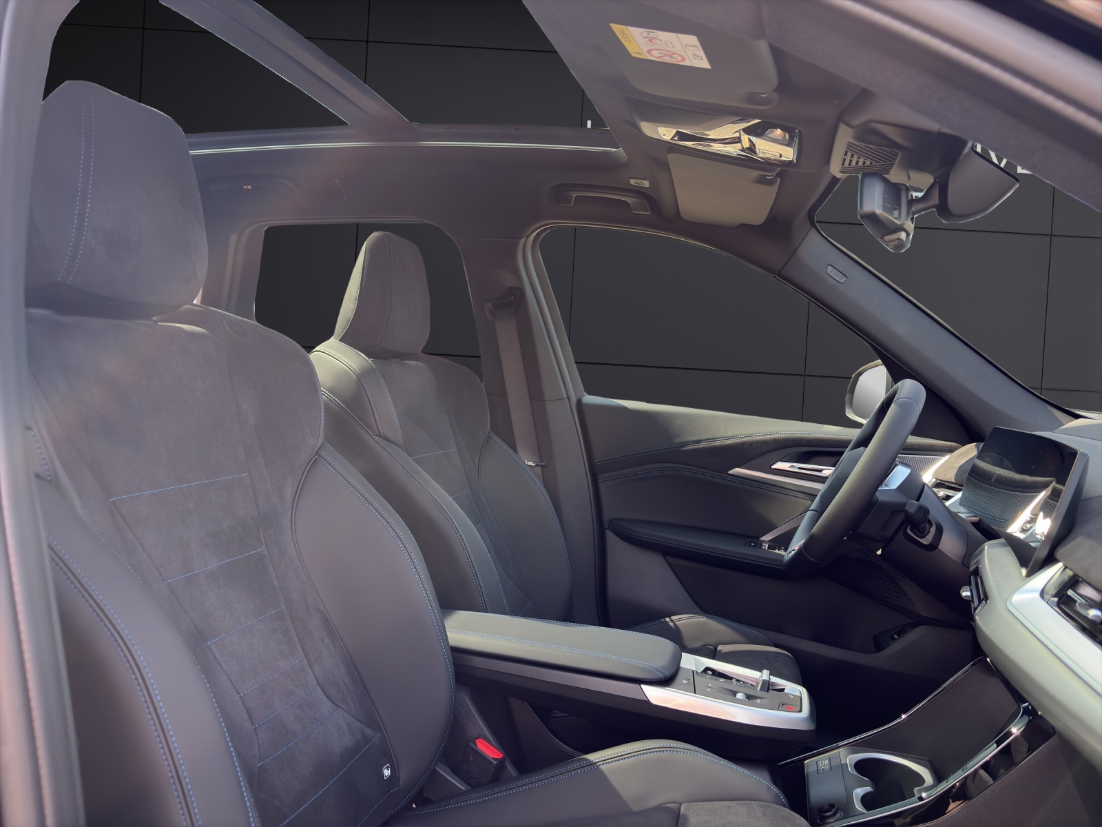 BMW iX1 xDrive30-image-10