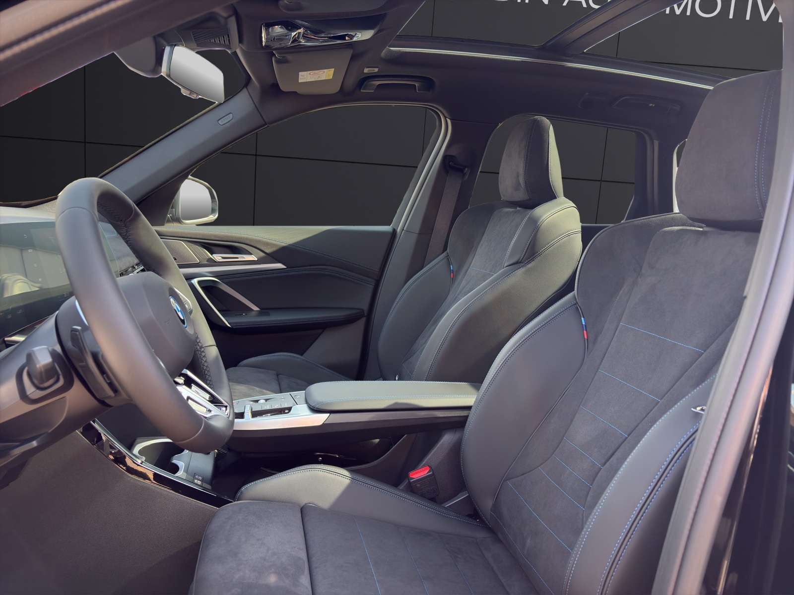 BMW iX1 xDrive30-image-1