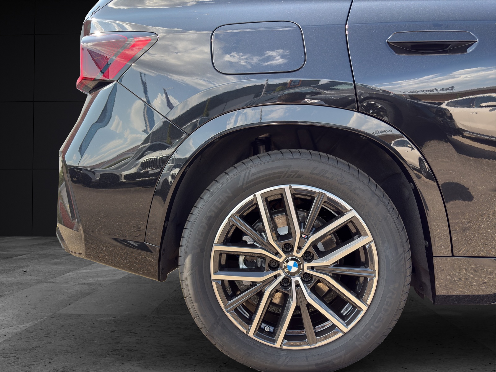BMW iX1 xDrive30-image-8