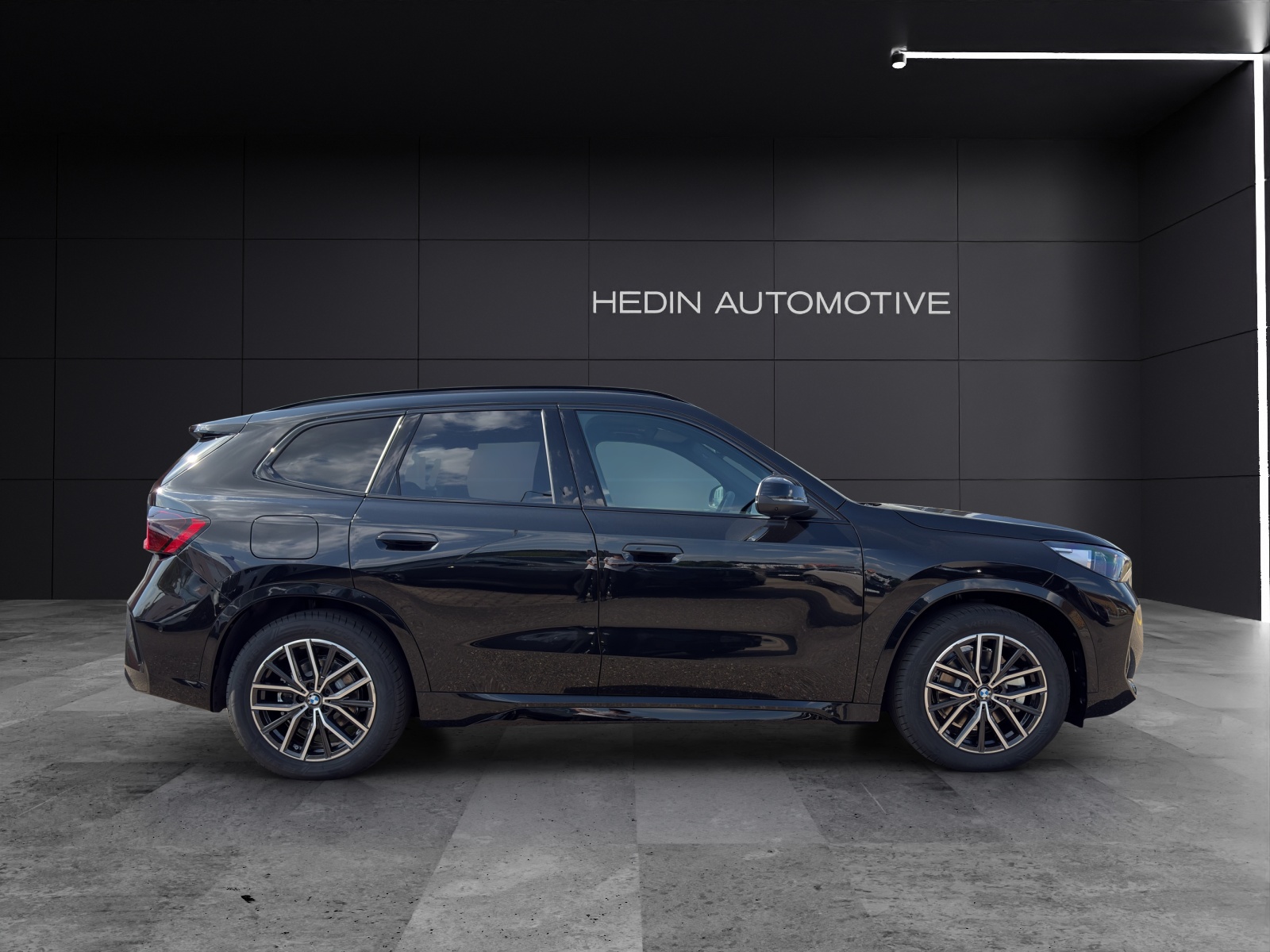 BMW iX1 xDrive30-image-6