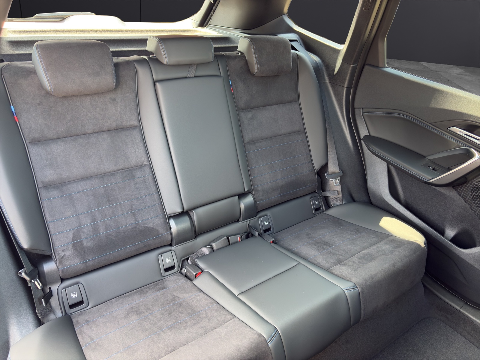BMW iX1 xDrive30-image-11